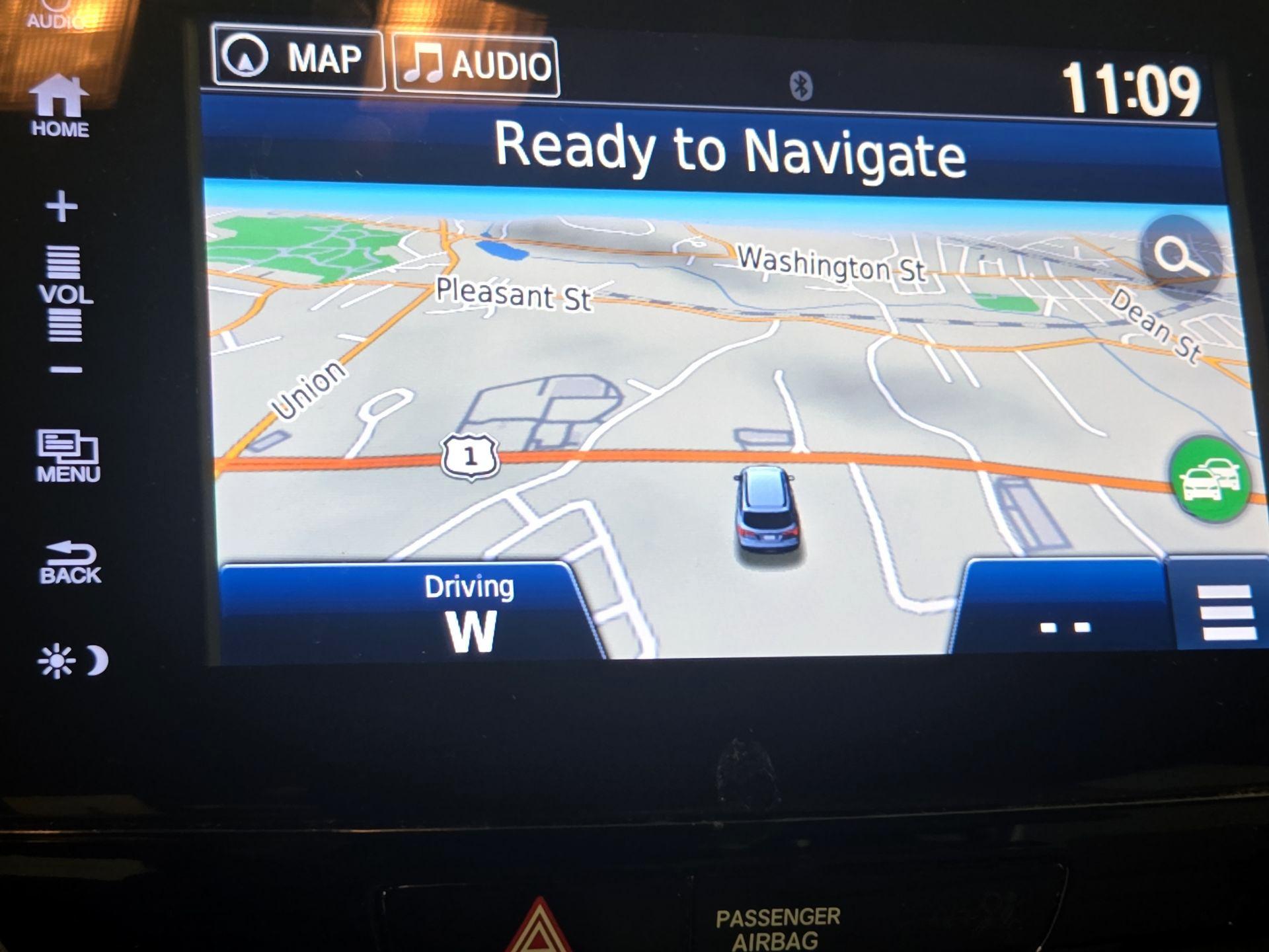 Thumbnail: 2017 Honda Pilot - 14