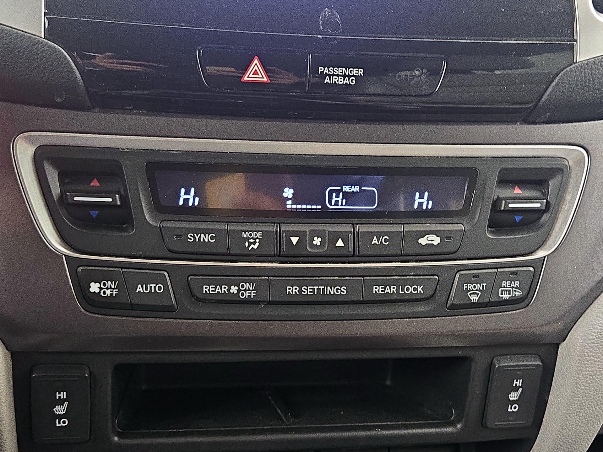 Thumbnail: 2017 Honda Pilot - 17