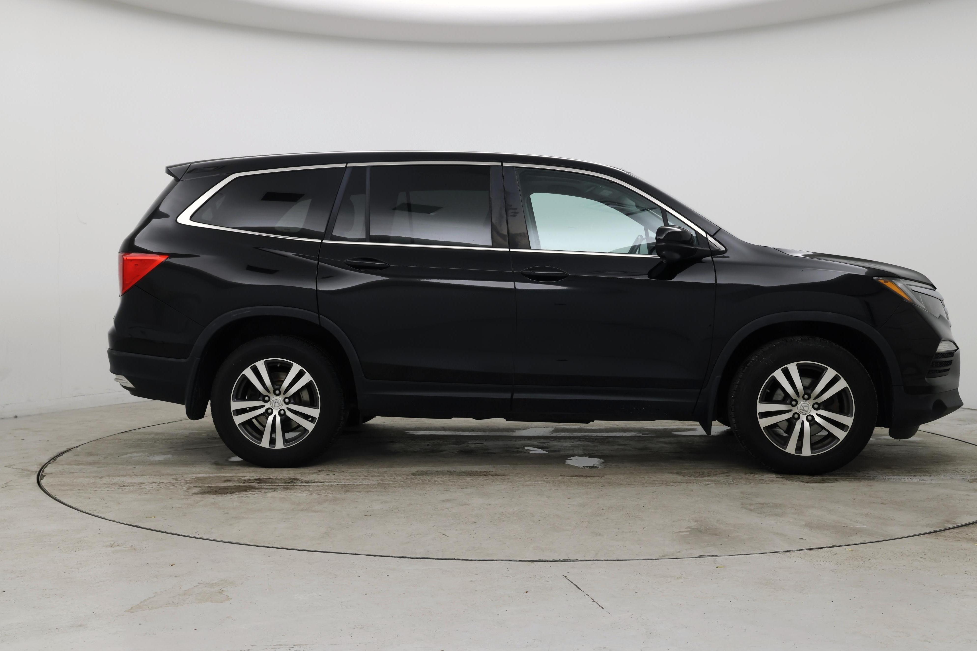Thumbnail: 2017 Honda Pilot - 7
