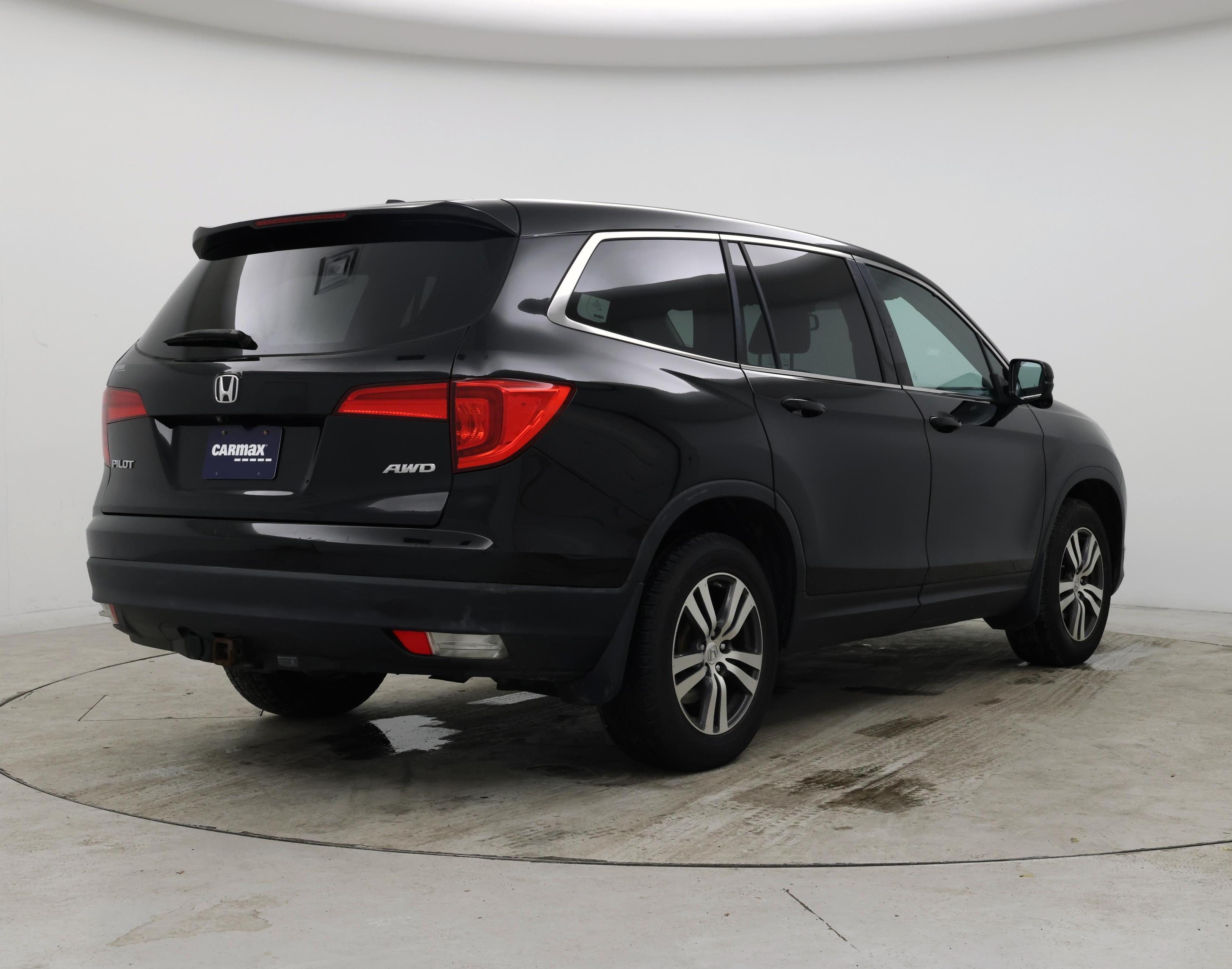 Thumbnail: 2017 Honda Pilot - 8