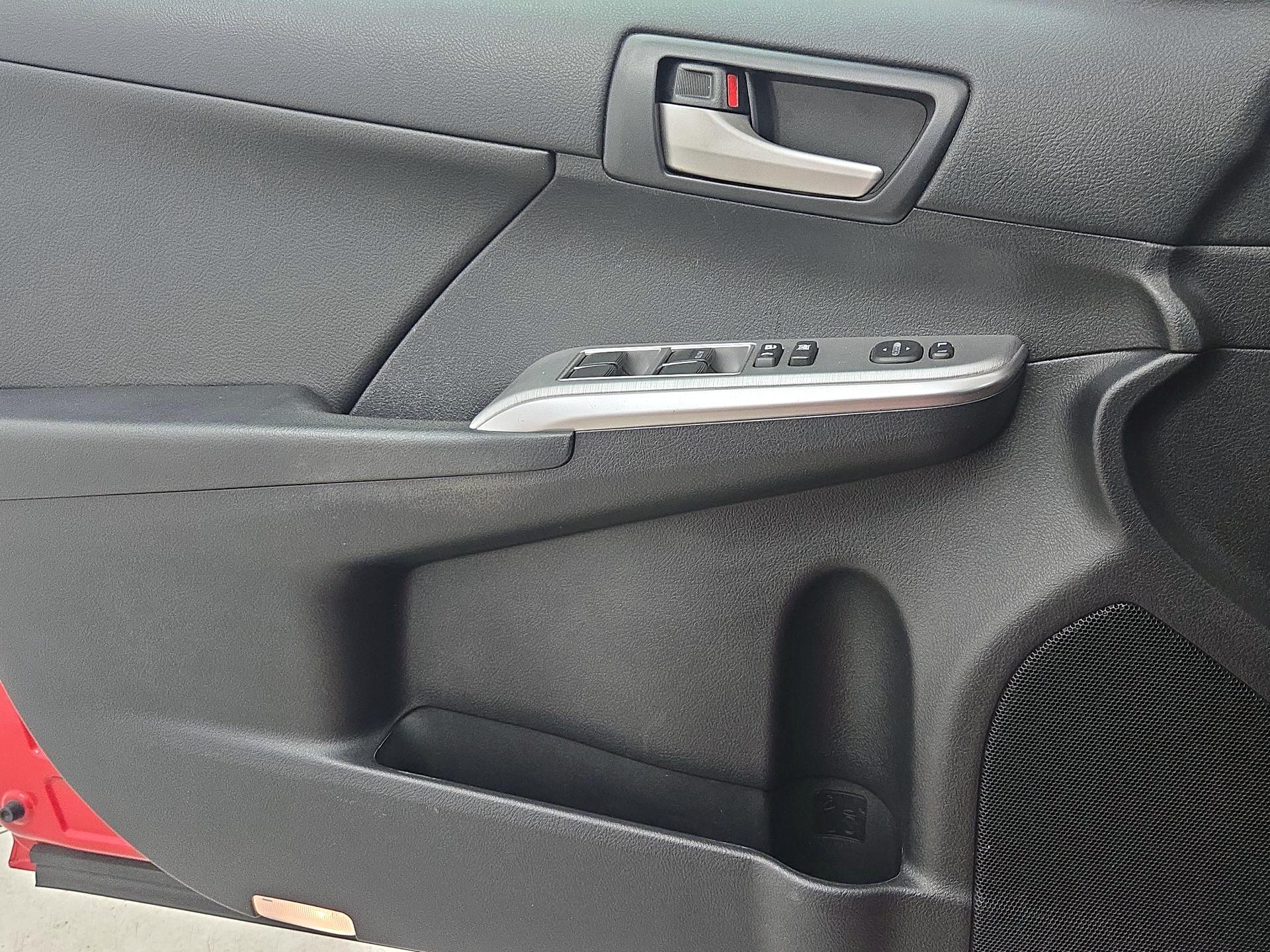 Thumbnail: 2014 Toyota Camry - 12