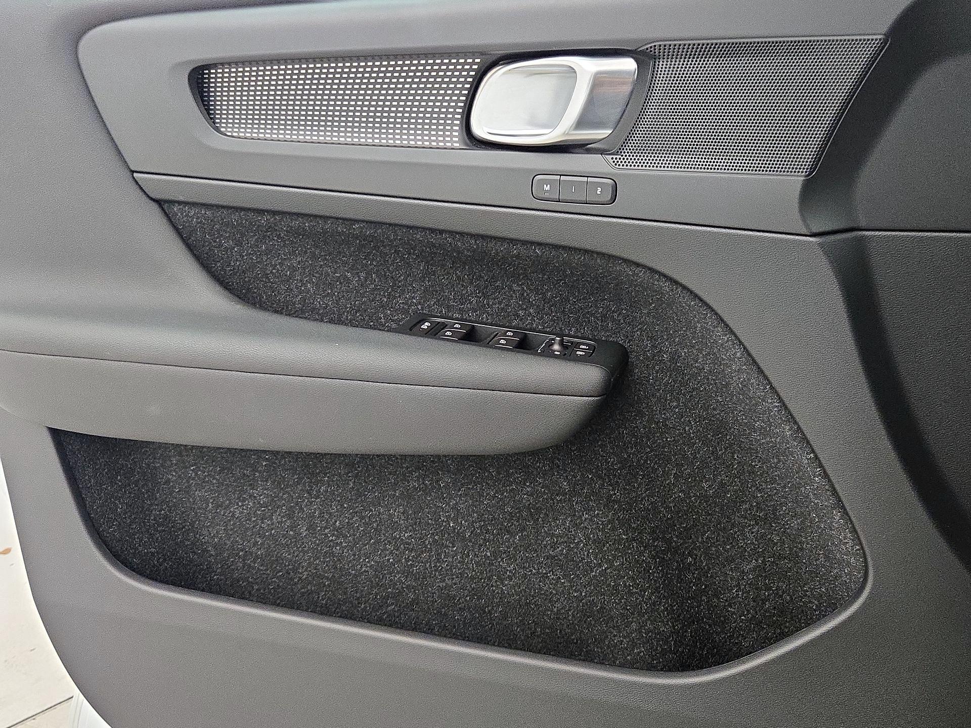 Thumbnail: 2019 Volvo XC40 - 12