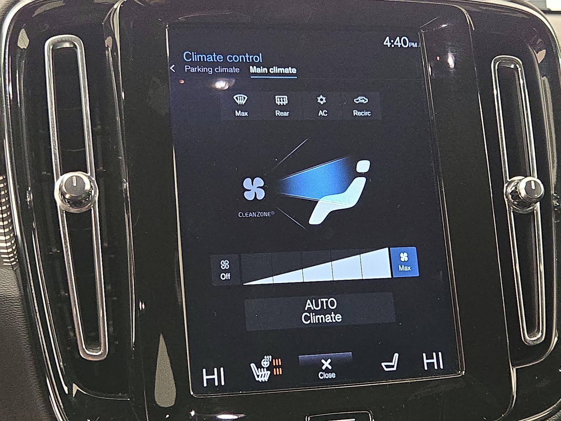 Thumbnail: 2019 Volvo XC40 - 17