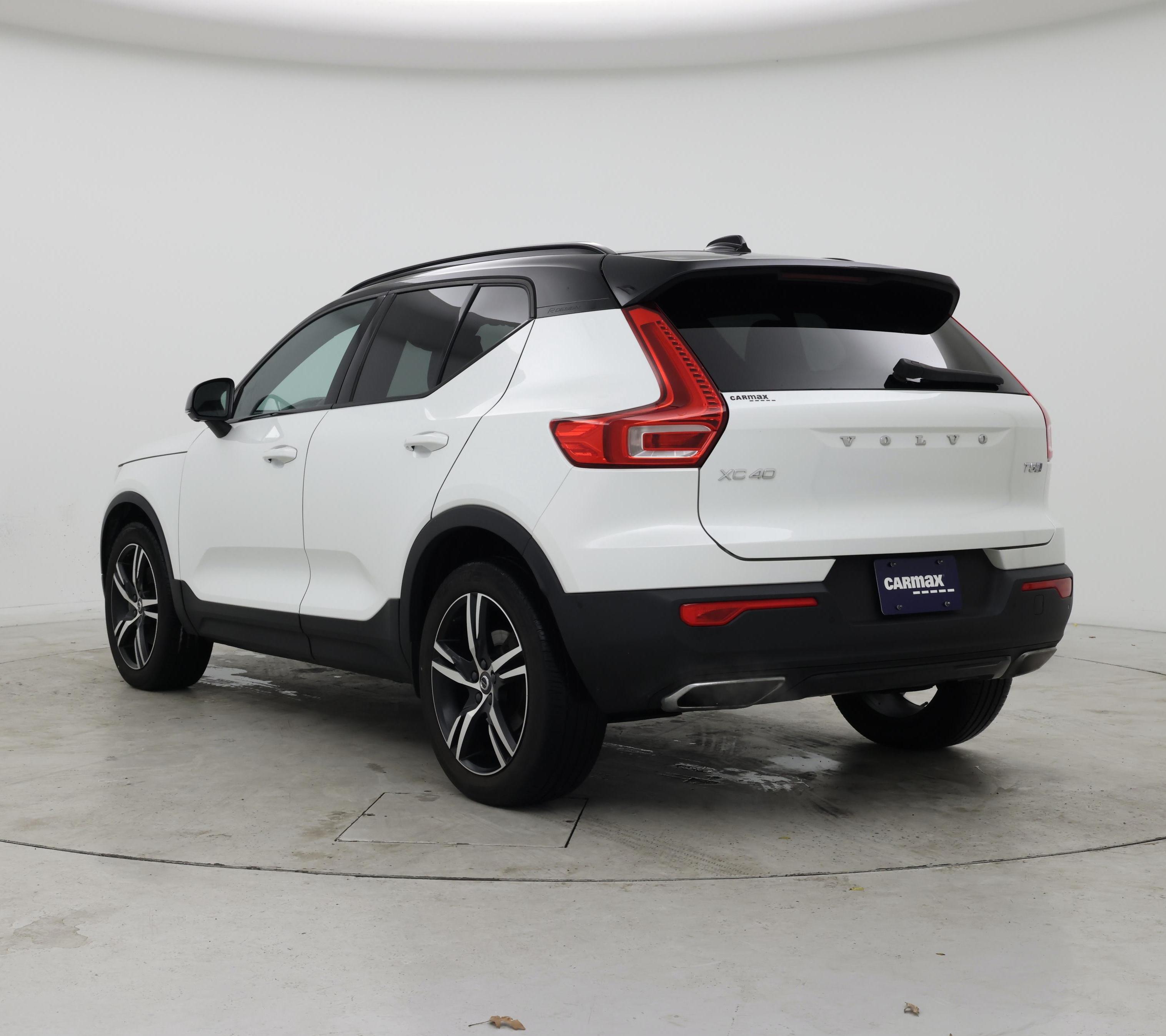 Thumbnail: 2019 Volvo XC40 - 2