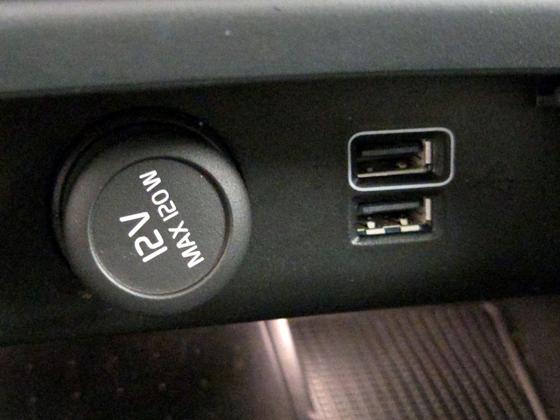 Thumbnail: 2019 Volvo XC40 - 19