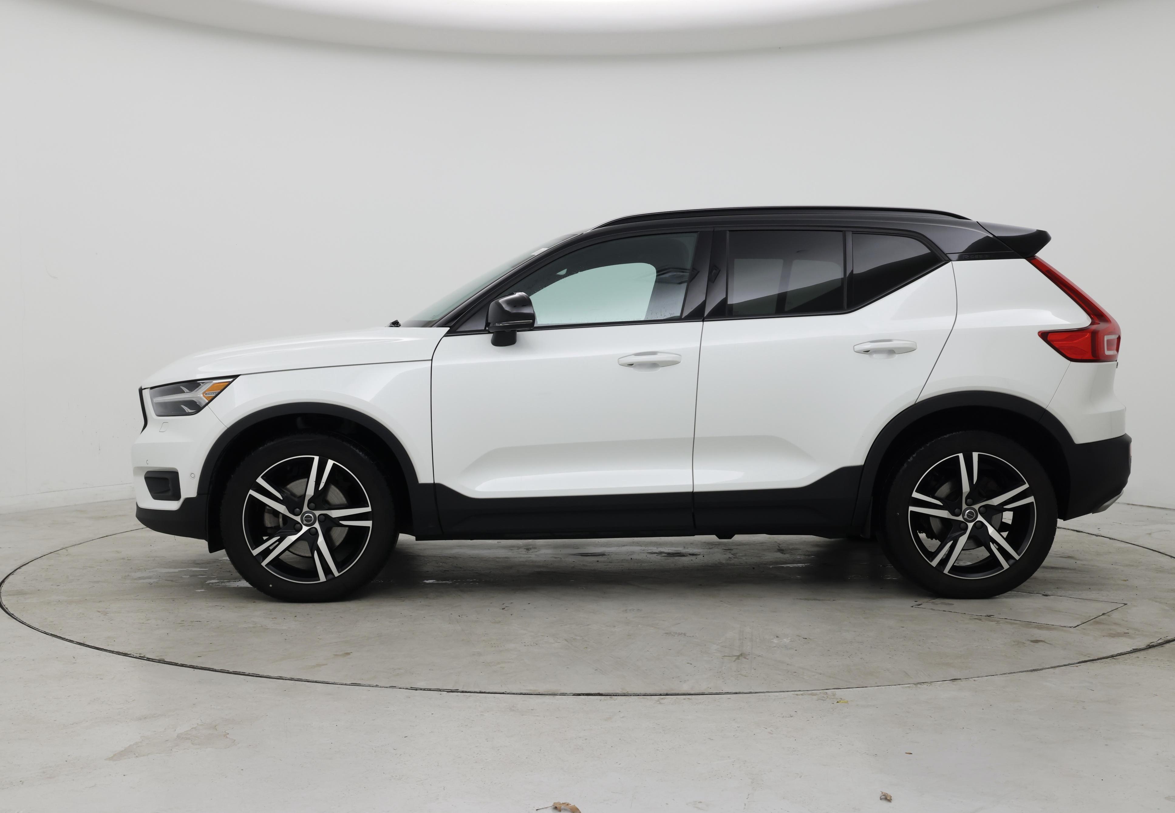 Thumbnail: 2019 Volvo XC40 - 3