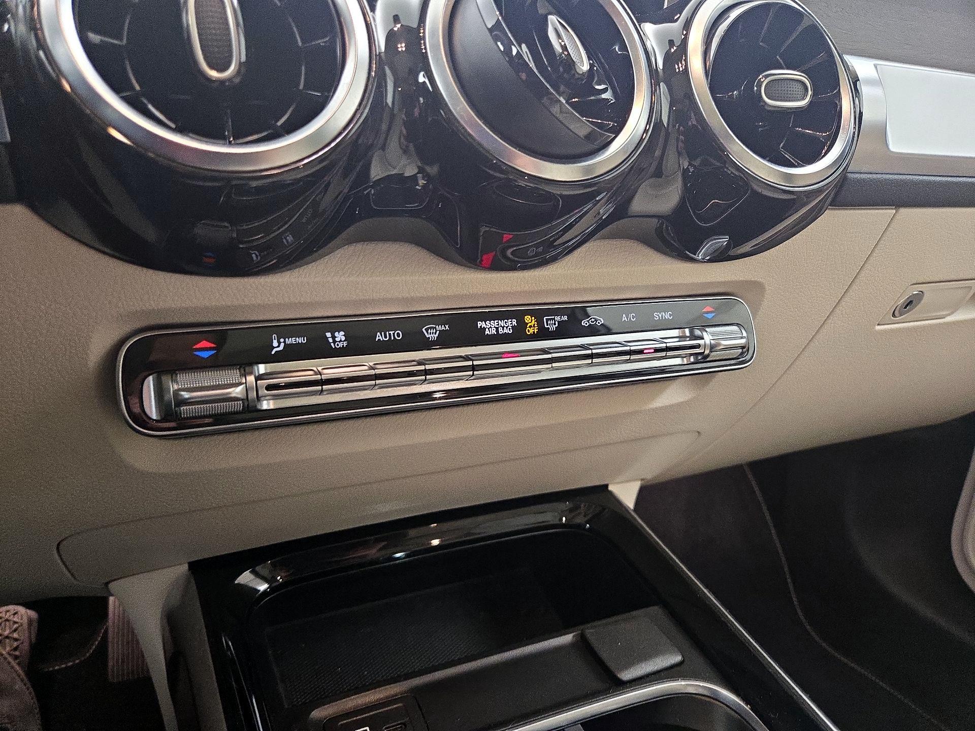 Thumbnail: 2021 Mercedes-Benz GLB - 16