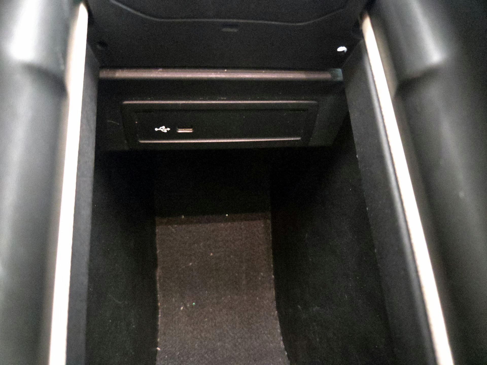 Thumbnail: 2021 Mercedes-Benz GLB - 18