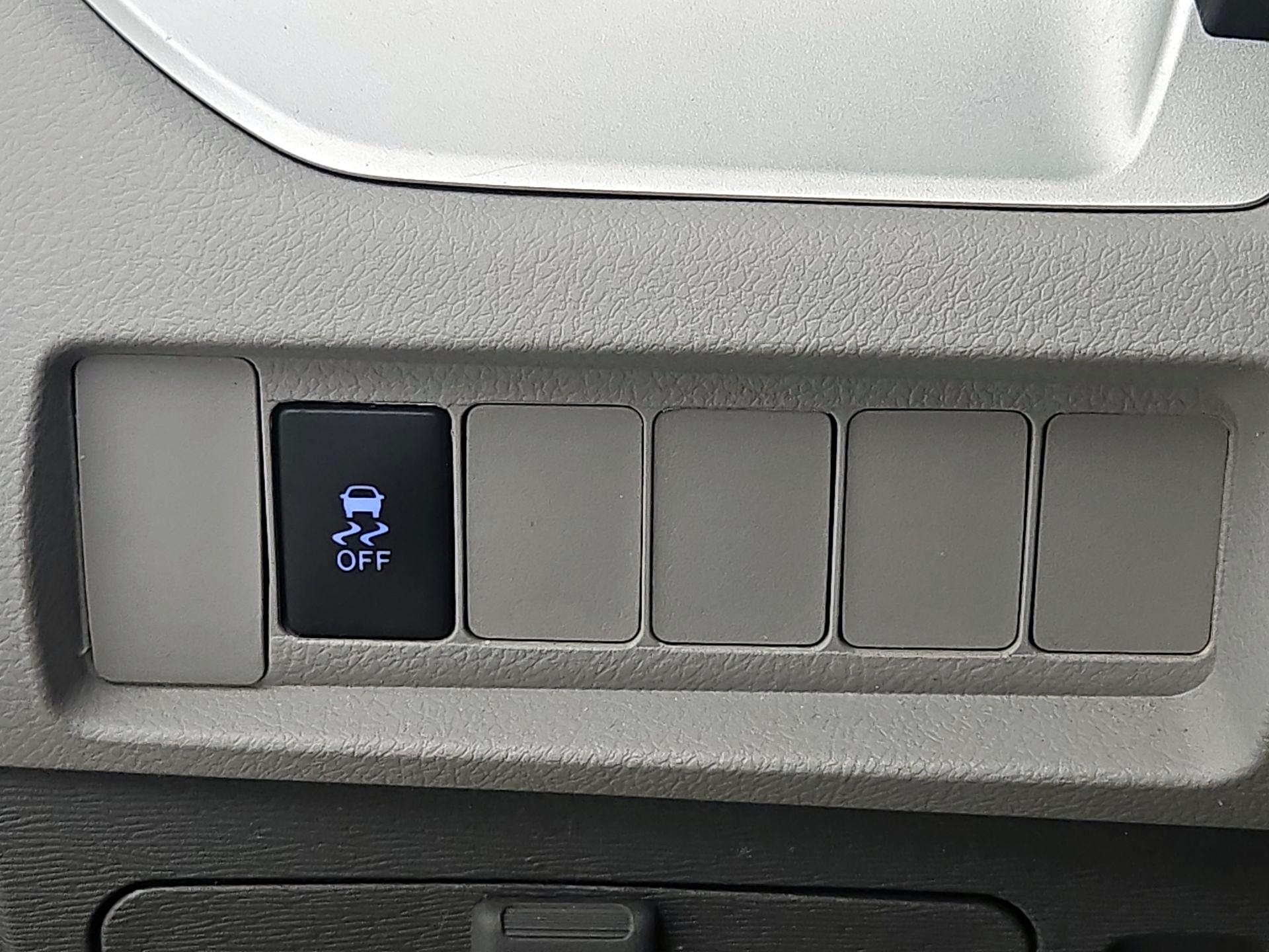 Thumbnail: 2017 Toyota Sienna - 13