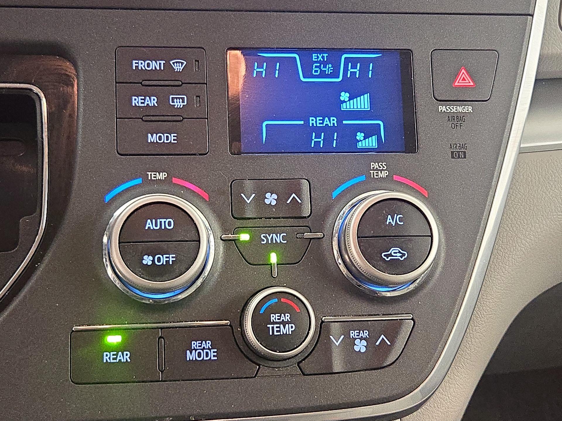 Thumbnail: 2017 Toyota Sienna - 16