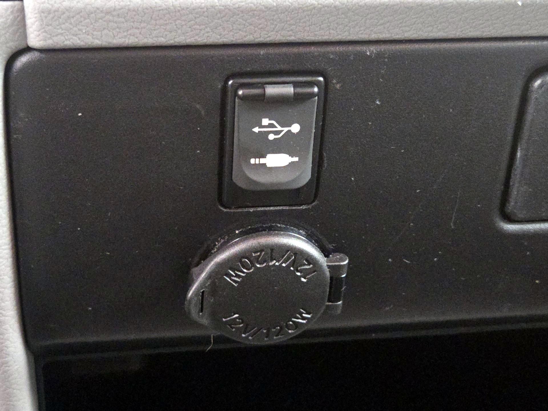 Thumbnail: 2017 Toyota Sienna - 18