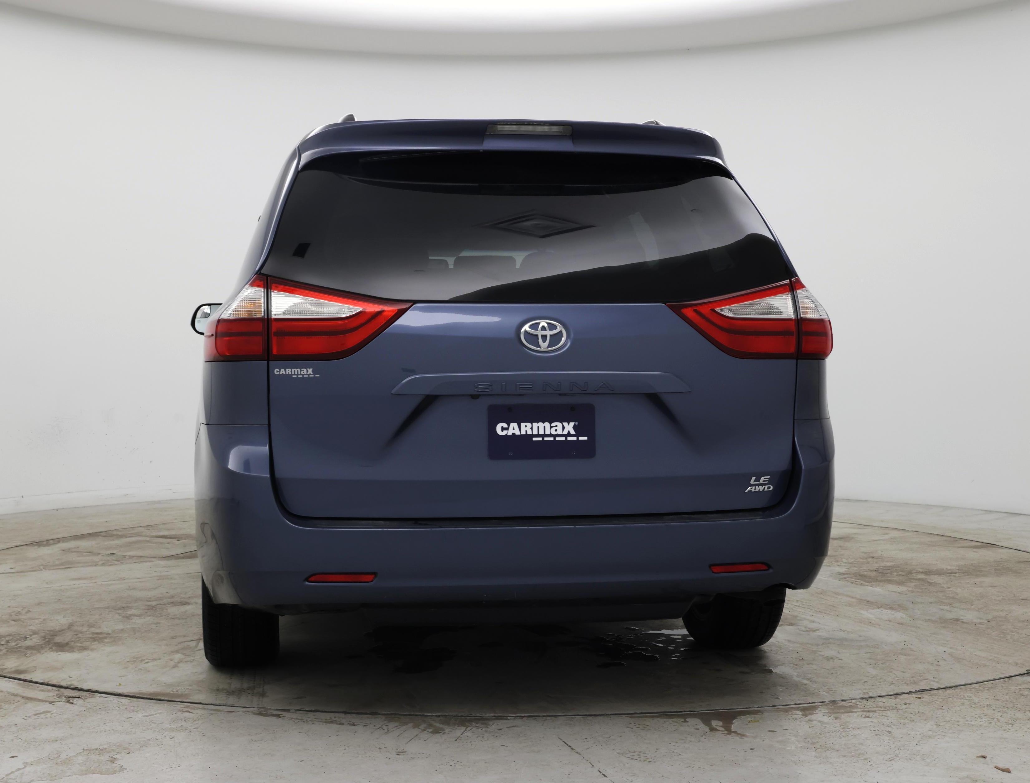 Thumbnail: 2017 Toyota Sienna - 6