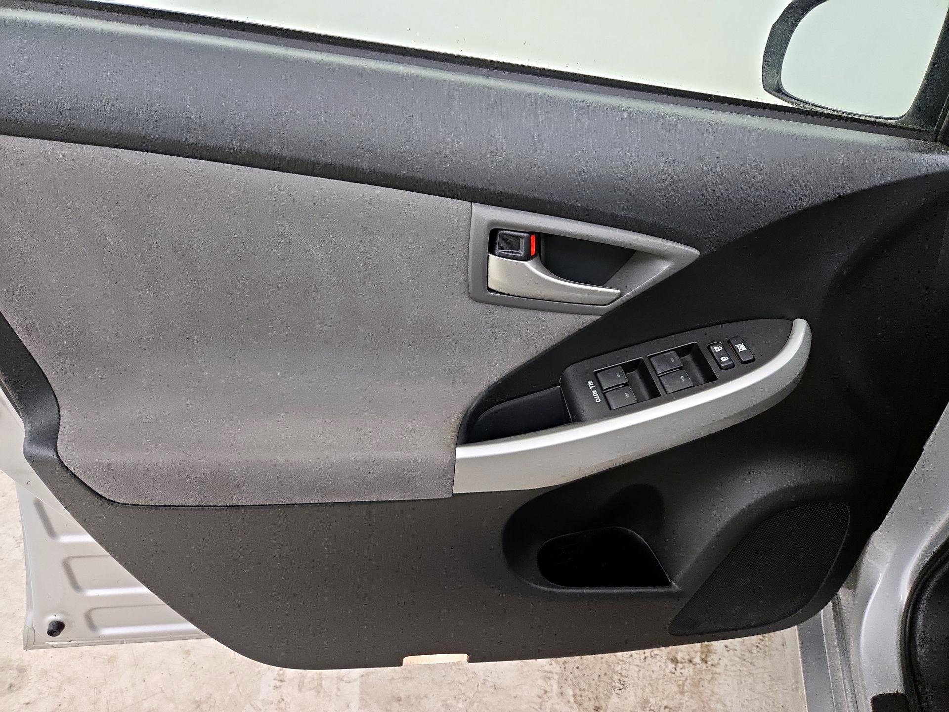 Thumbnail: 2015 Toyota Prius - 12