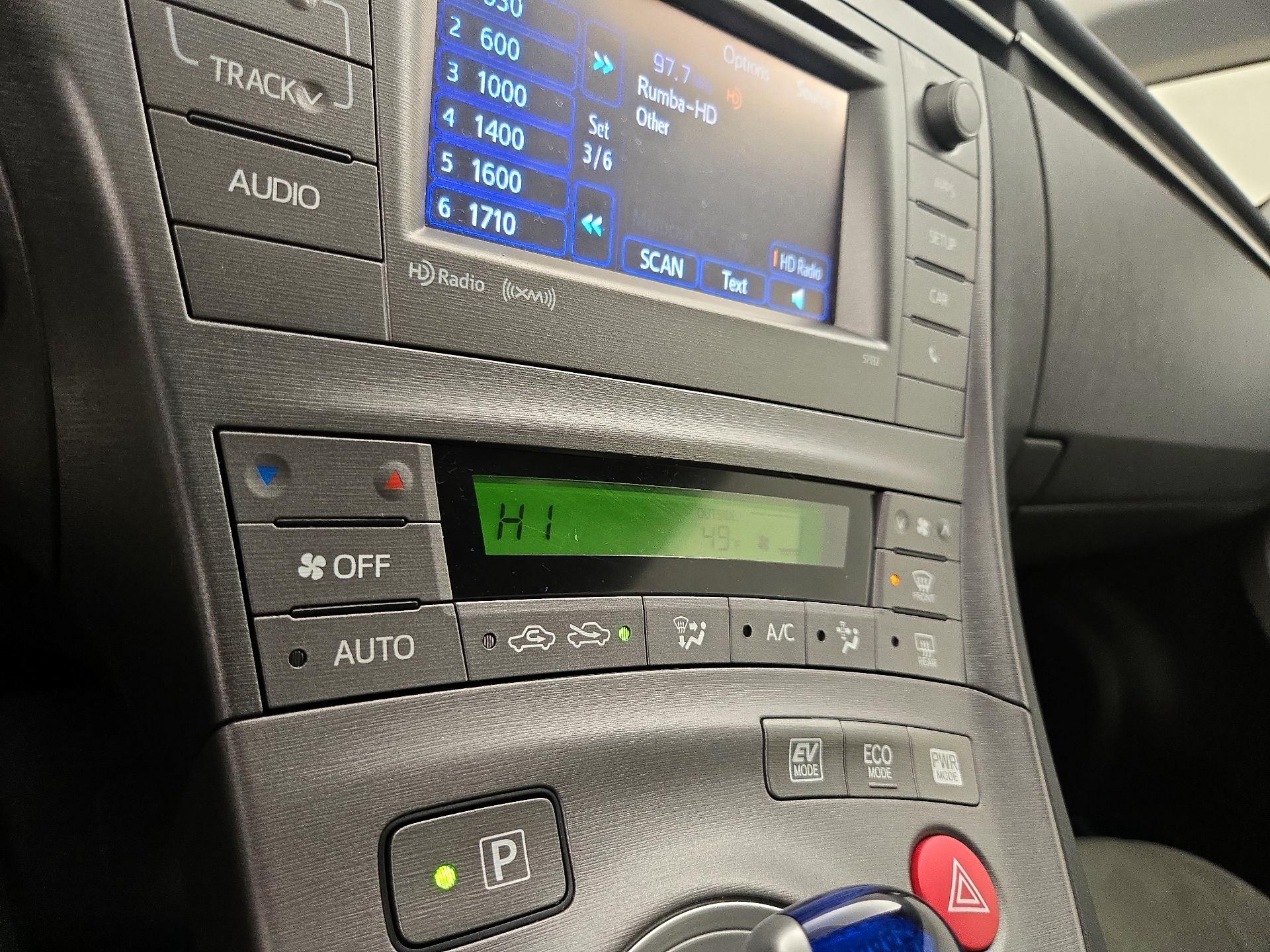 Thumbnail: 2015 Toyota Prius - 16