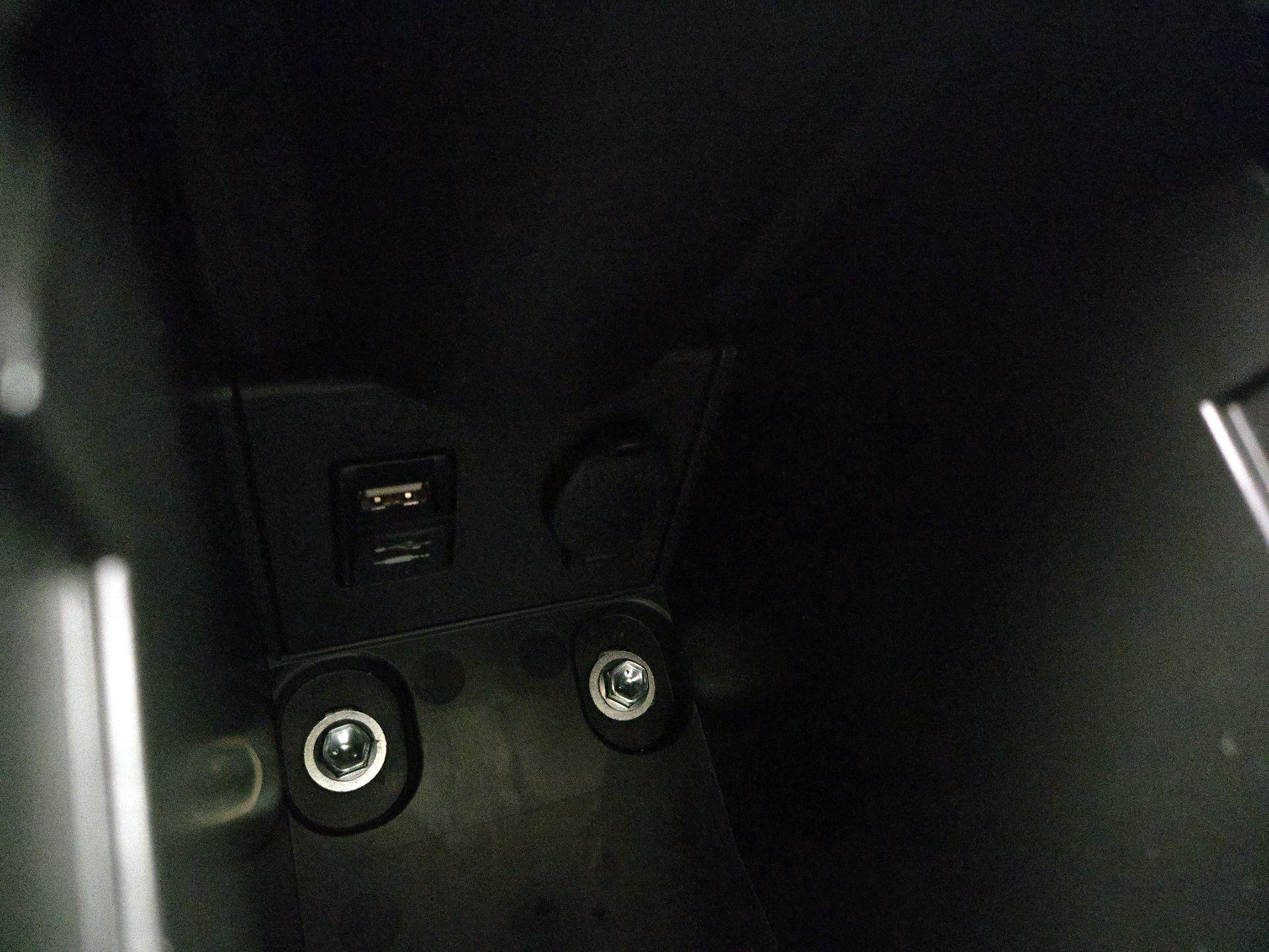 Thumbnail: 2015 Toyota Prius - 18