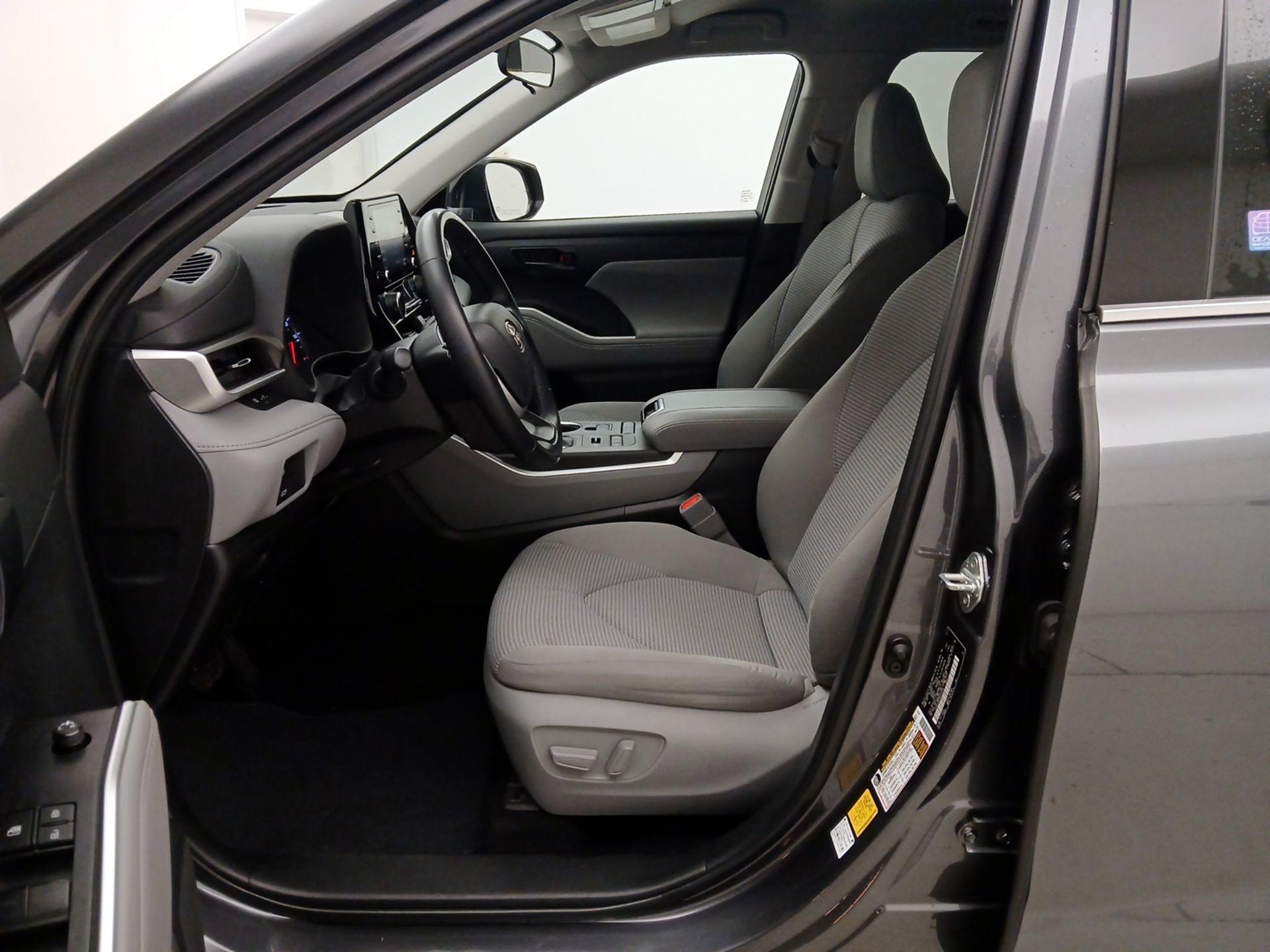 Thumbnail: 2022 Toyota Highlander - 11