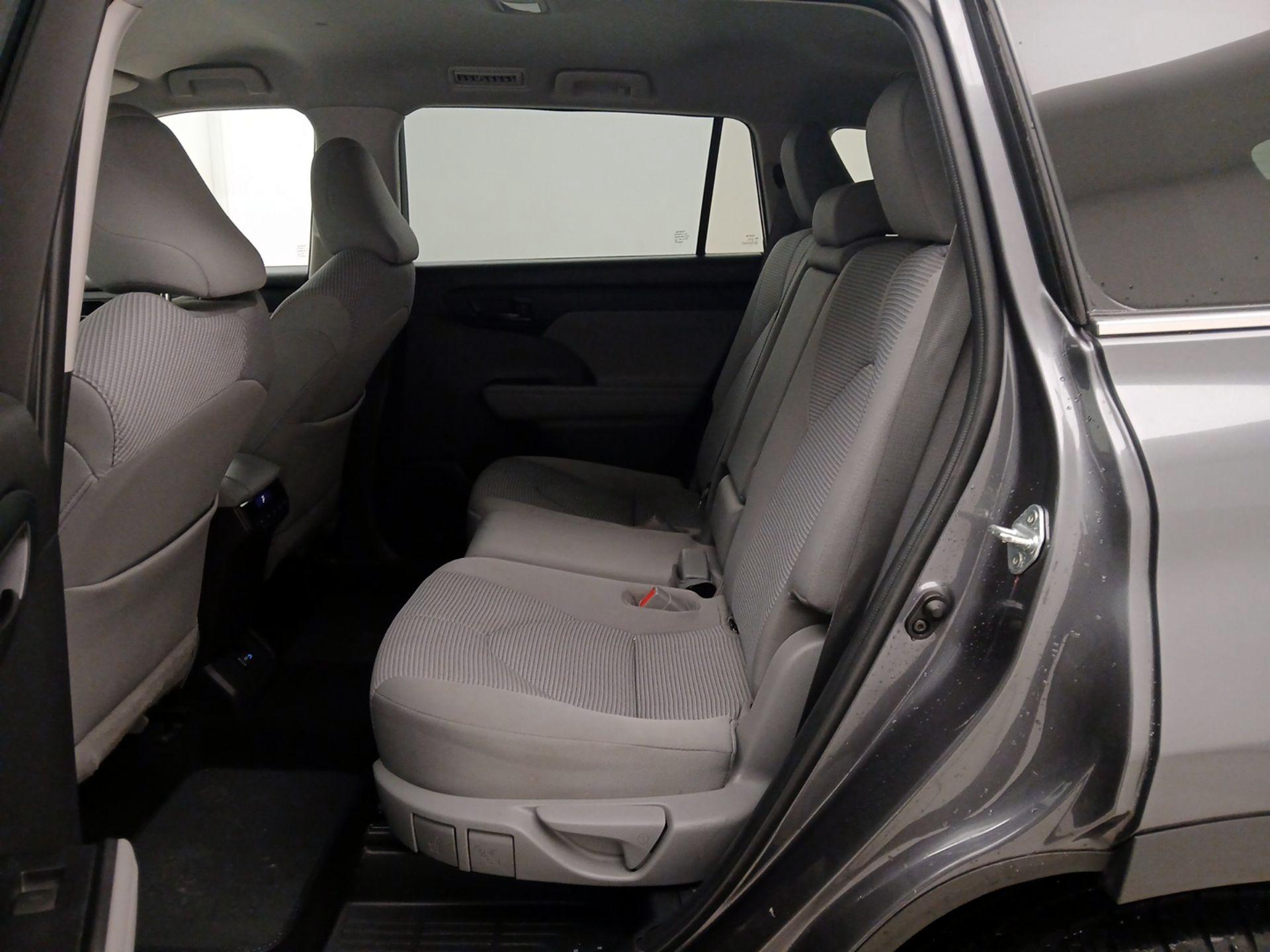 Thumbnail: 2022 Toyota Highlander - 19