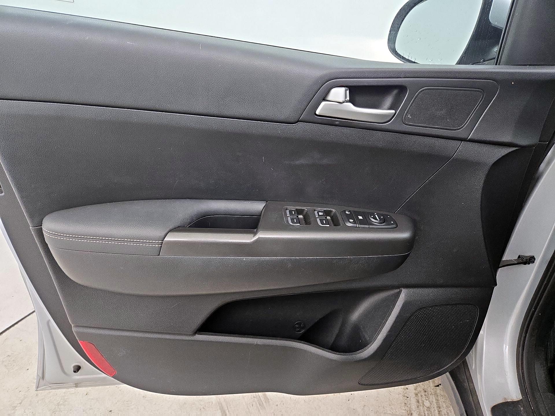 Thumbnail: 2020 Kia Sportage - 12