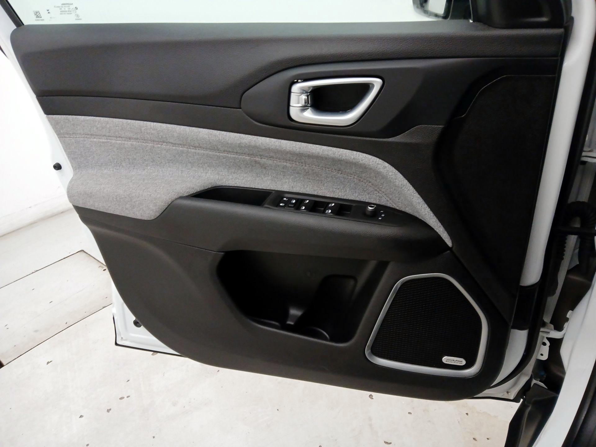 Thumbnail: 2023 Jeep Compass - 12