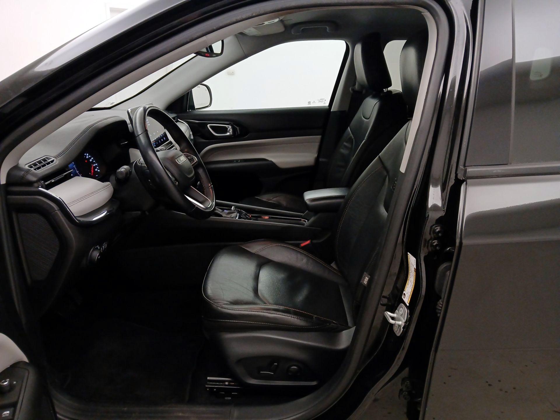 Thumbnail: 2022 Jeep Compass - 11