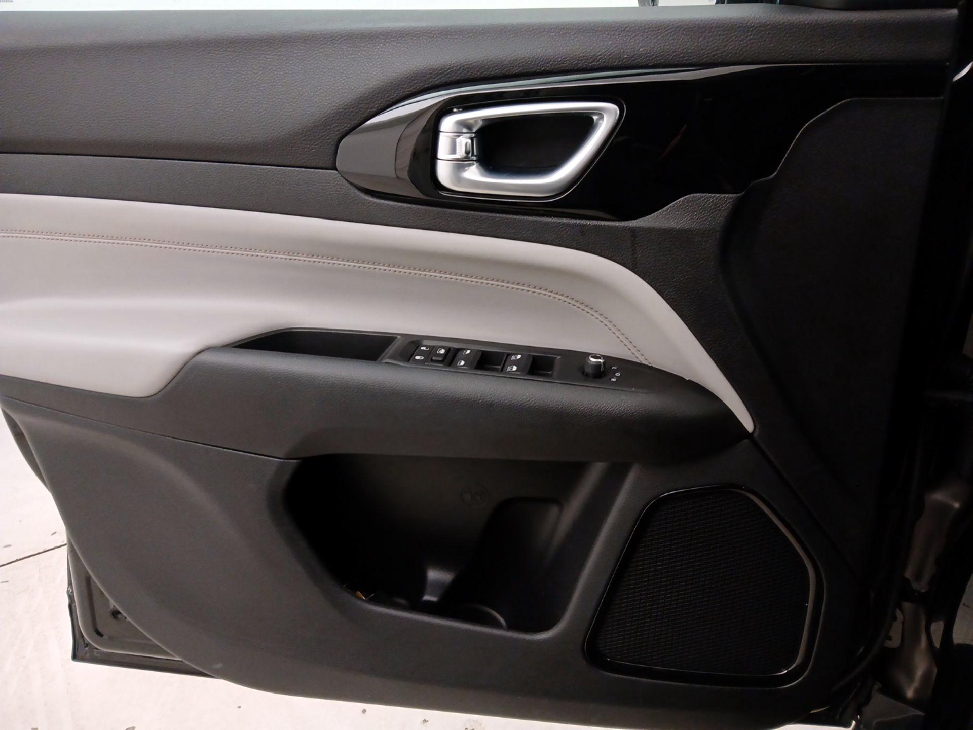 Thumbnail: 2022 Jeep Compass - 12