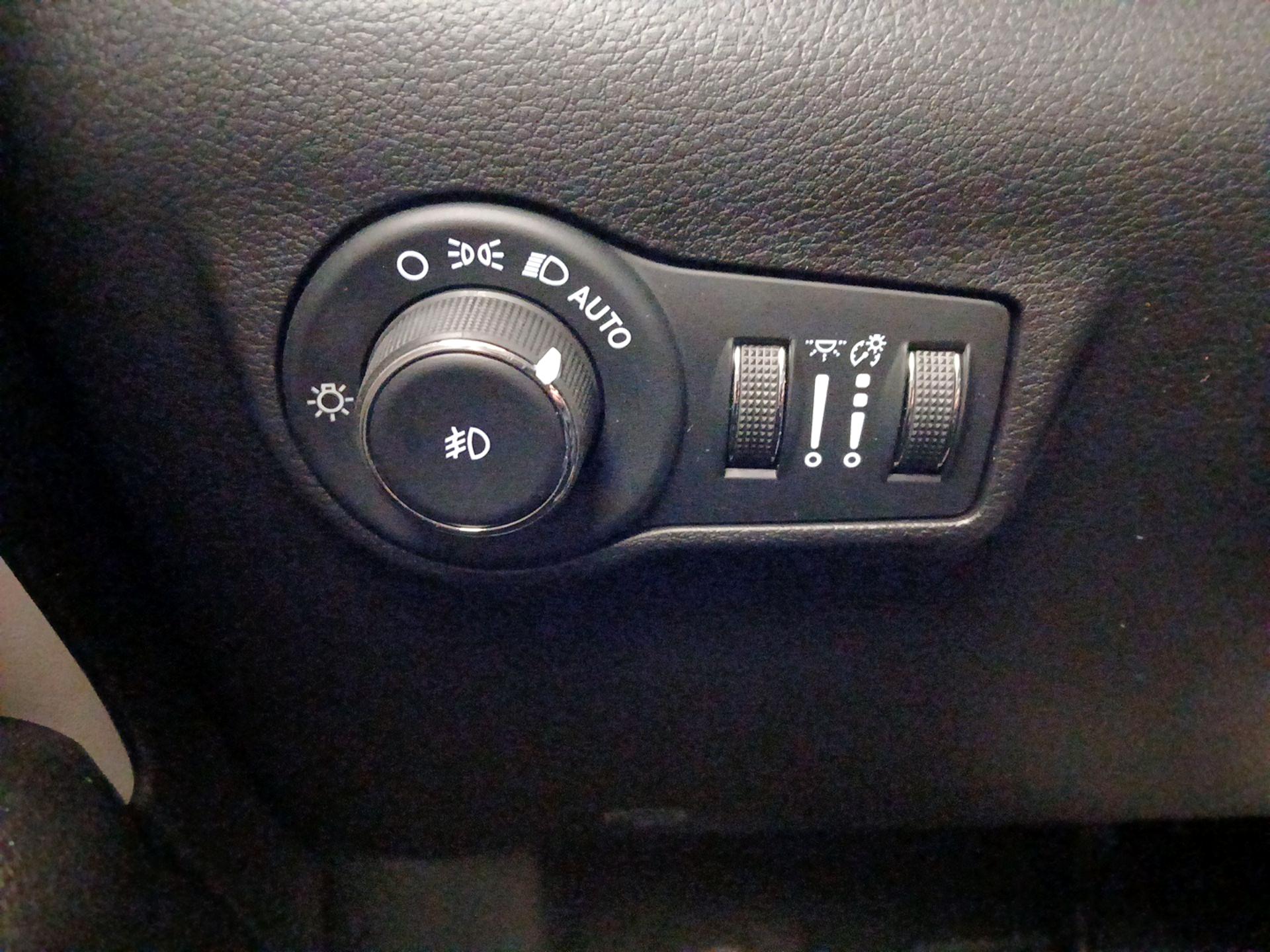 Thumbnail: 2022 Jeep Compass - 13