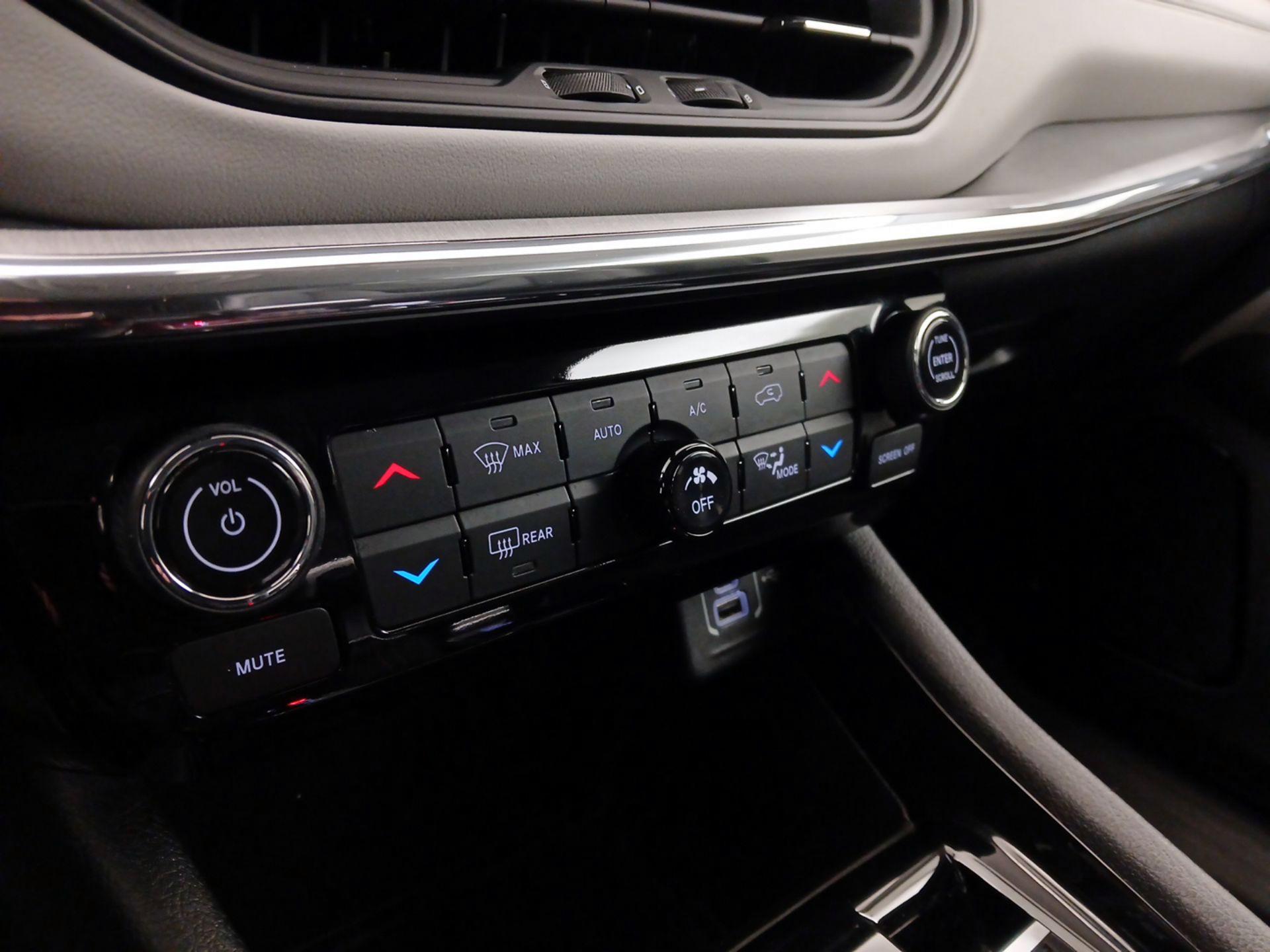 Thumbnail: 2022 Jeep Compass - 16