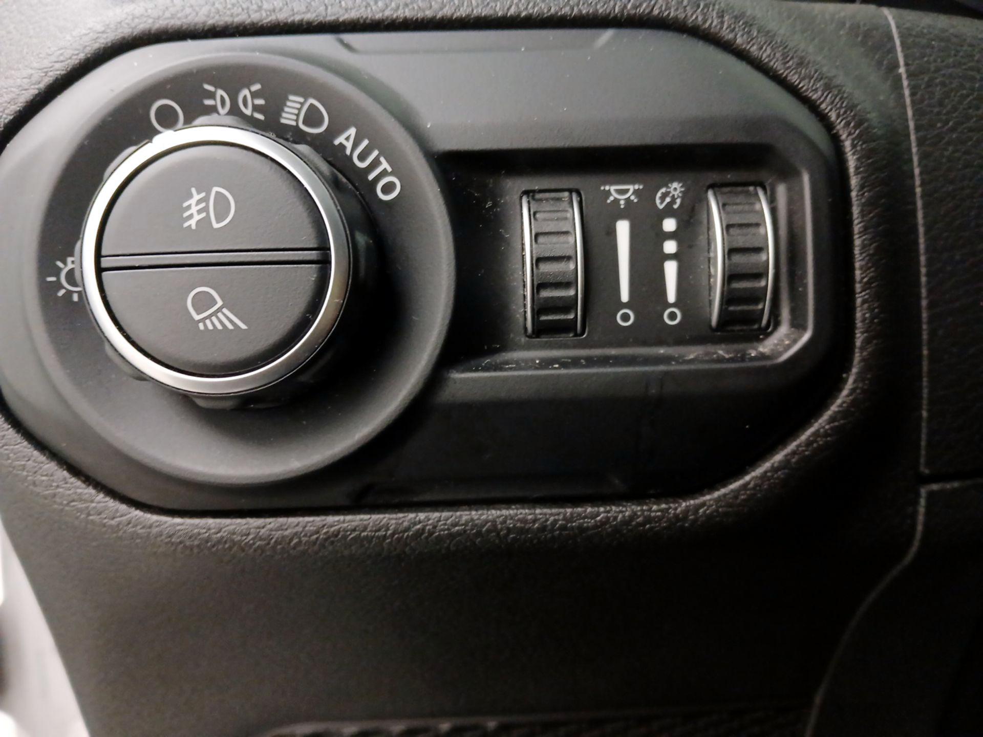 Thumbnail: 2020 Jeep Gladiator - 13