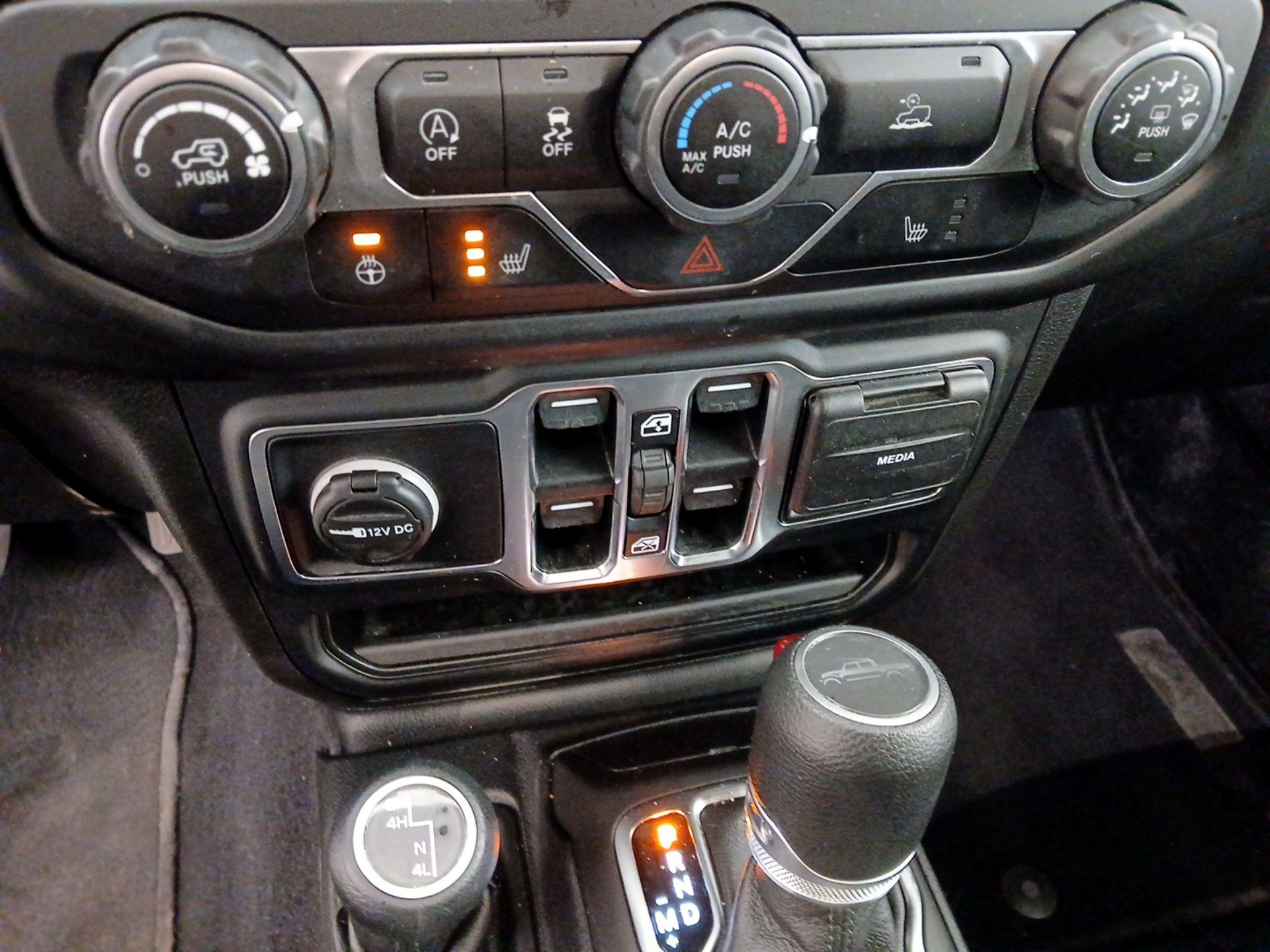 Thumbnail: 2020 Jeep Gladiator - 16