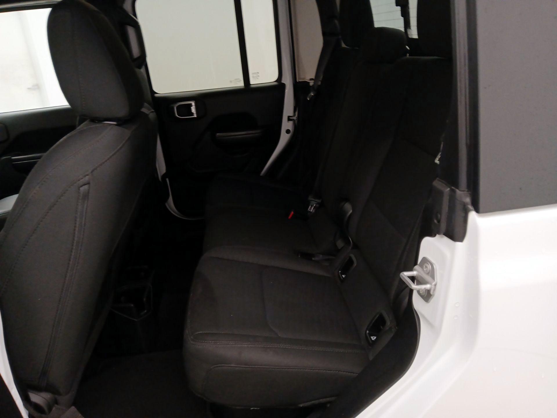 Thumbnail: 2020 Jeep Gladiator - 19