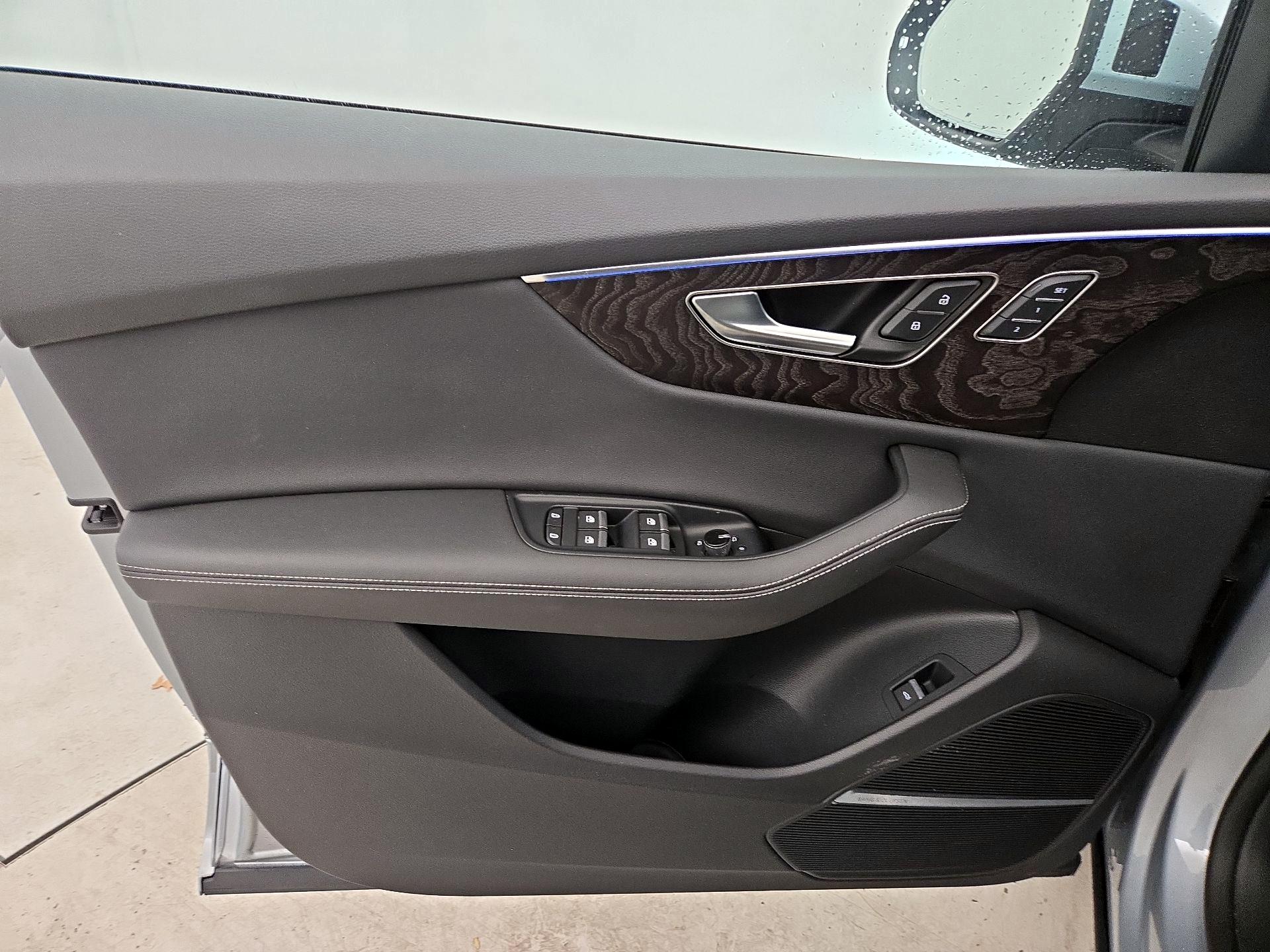 Thumbnail: 2023 Audi Q8 - 12