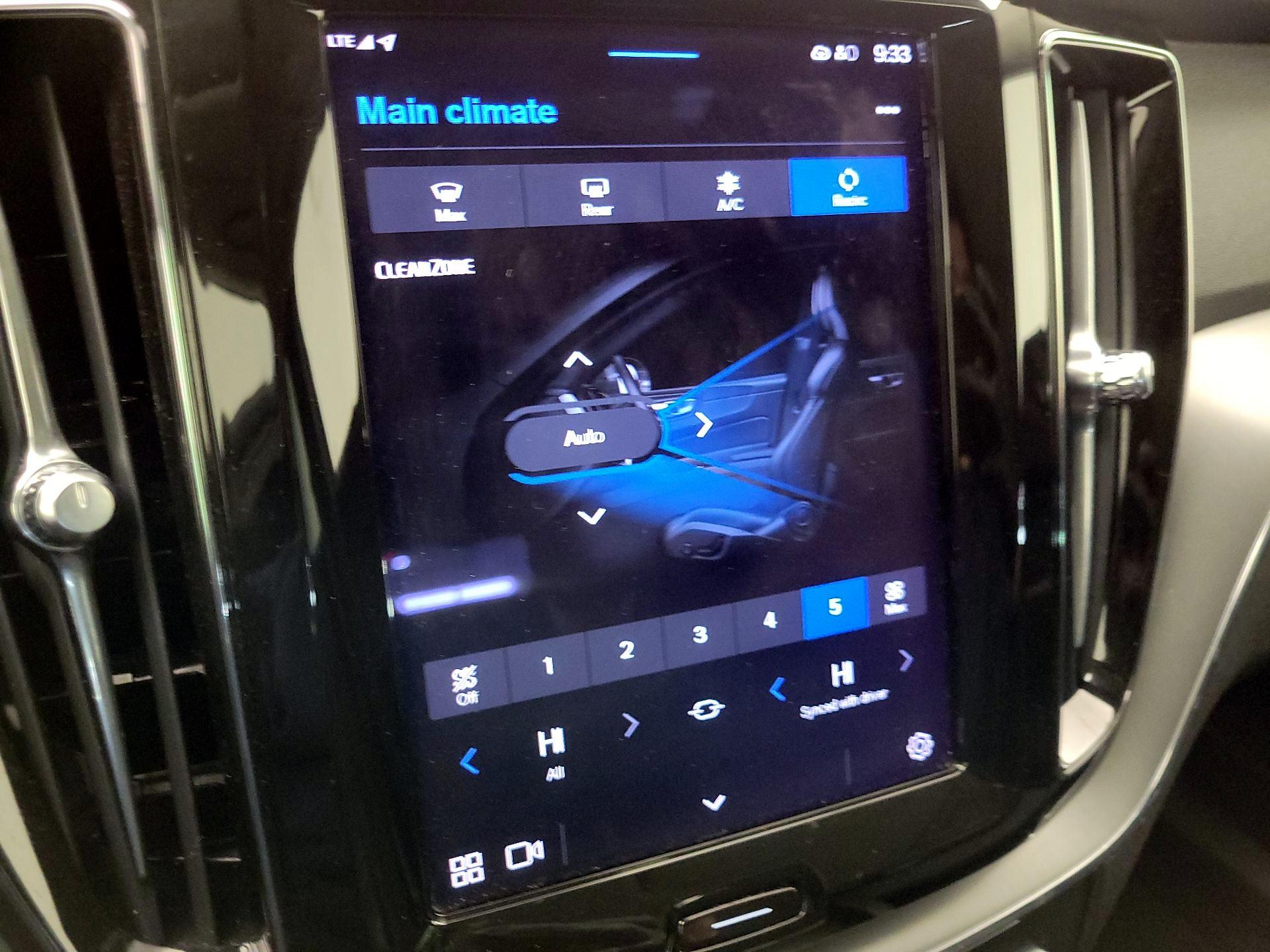 Thumbnail: 2023 Volvo XC60 - 17