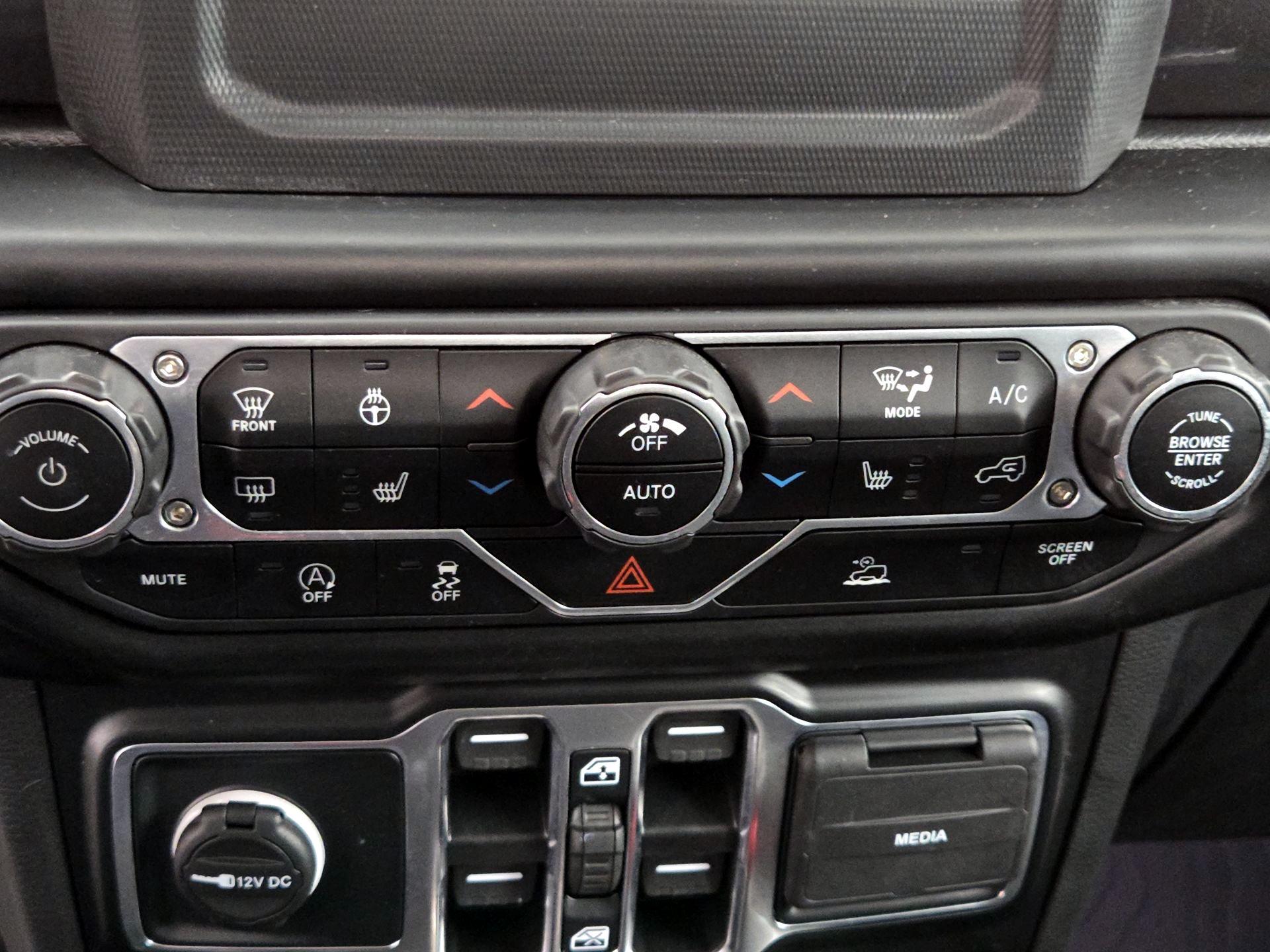 Thumbnail: 2022 Jeep Gladiator - 16