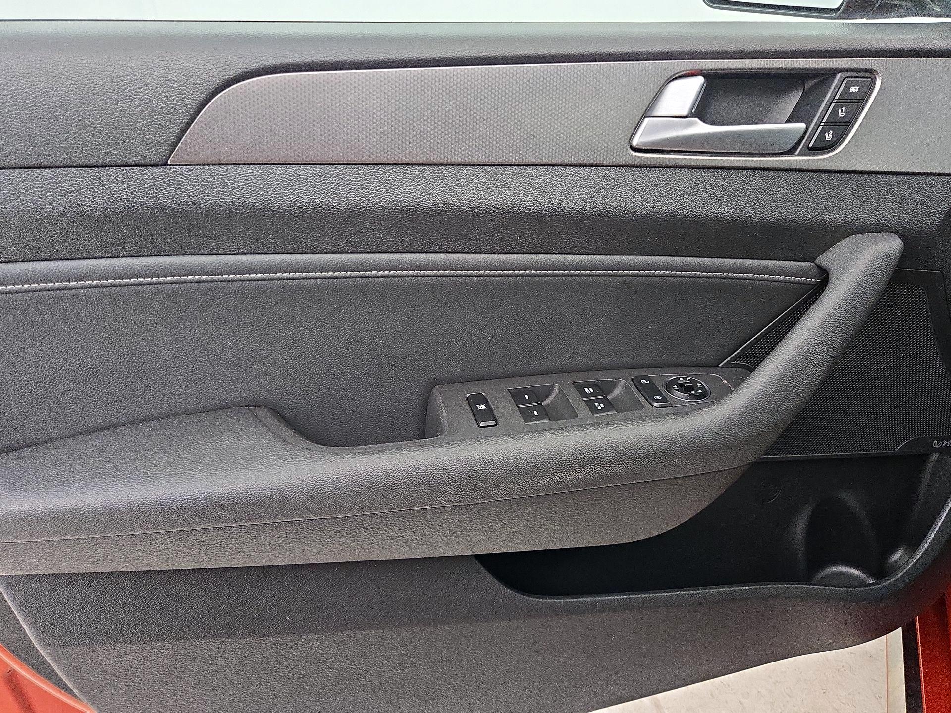 Thumbnail: 2015 Hyundai Sonata - 12