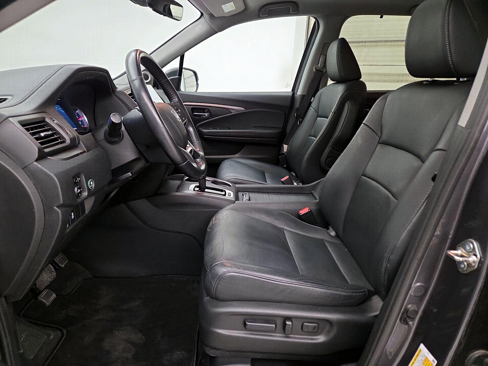 Thumbnail: 2019 Honda Pilot - 11