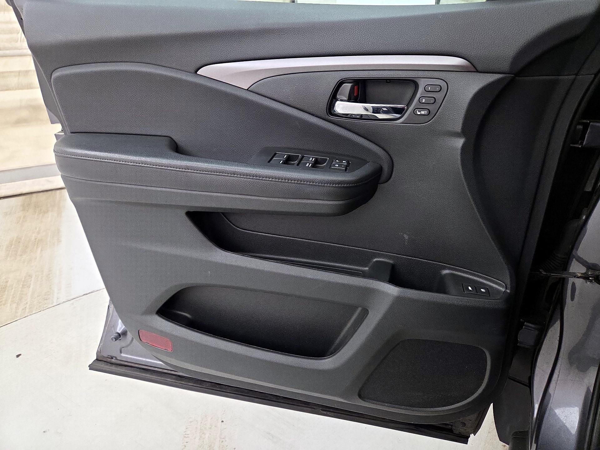 Thumbnail: 2019 Honda Pilot - 12