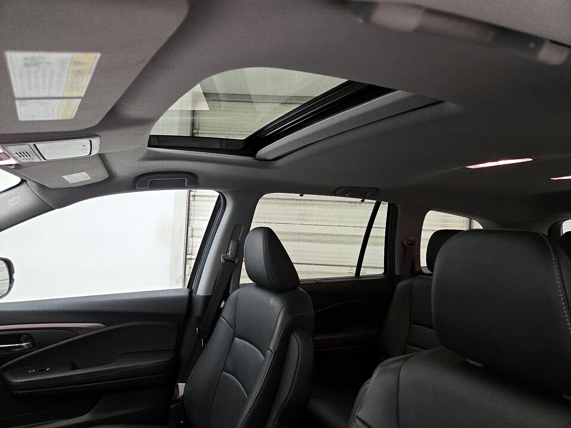 Thumbnail: 2019 Honda Pilot - 19