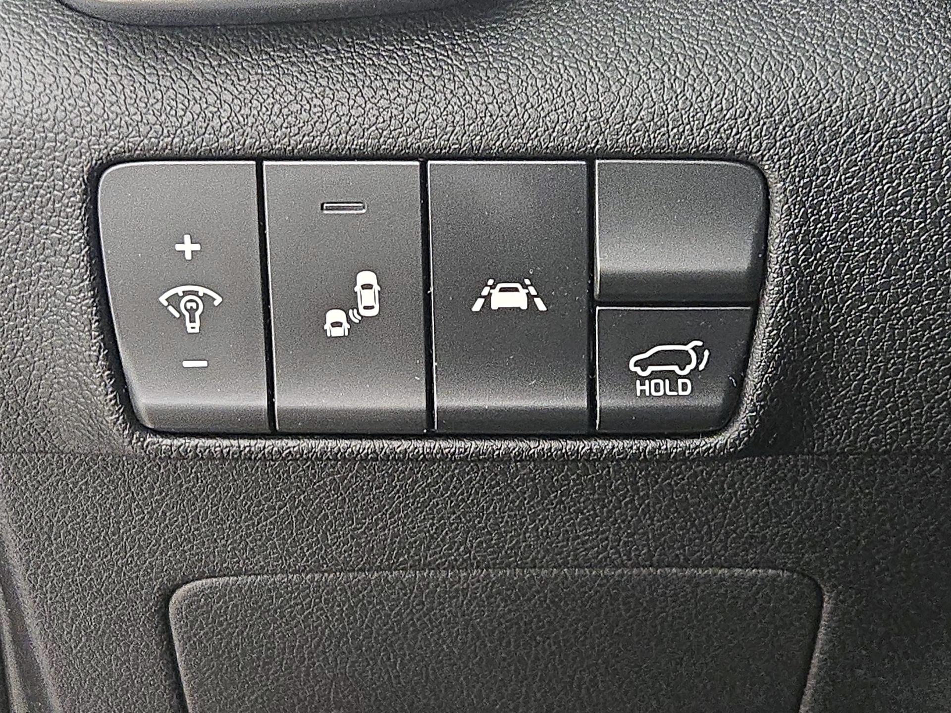 Thumbnail: 2020 Kia Sportage - 13