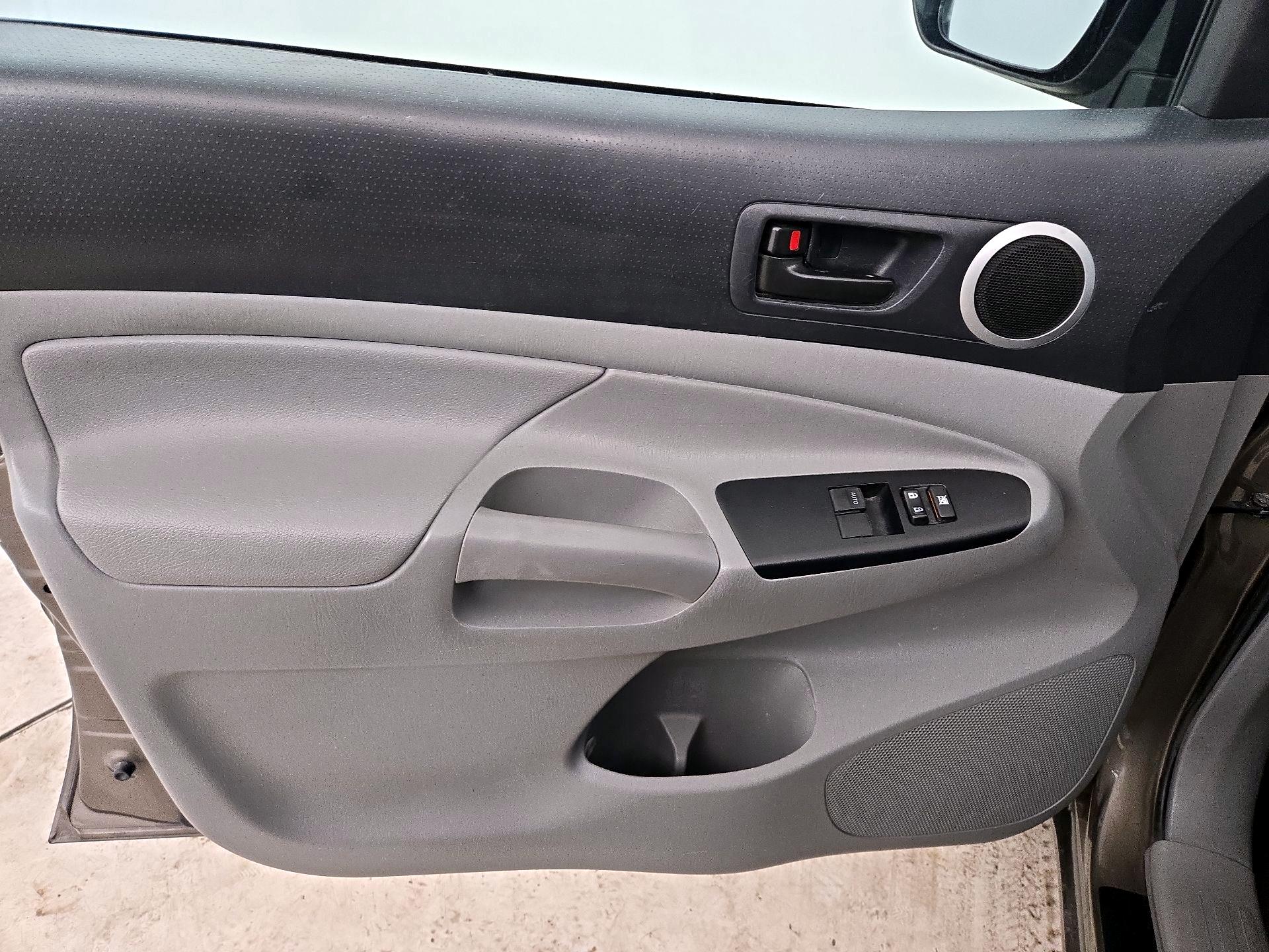 Thumbnail: 2014 Toyota Tacoma - 12