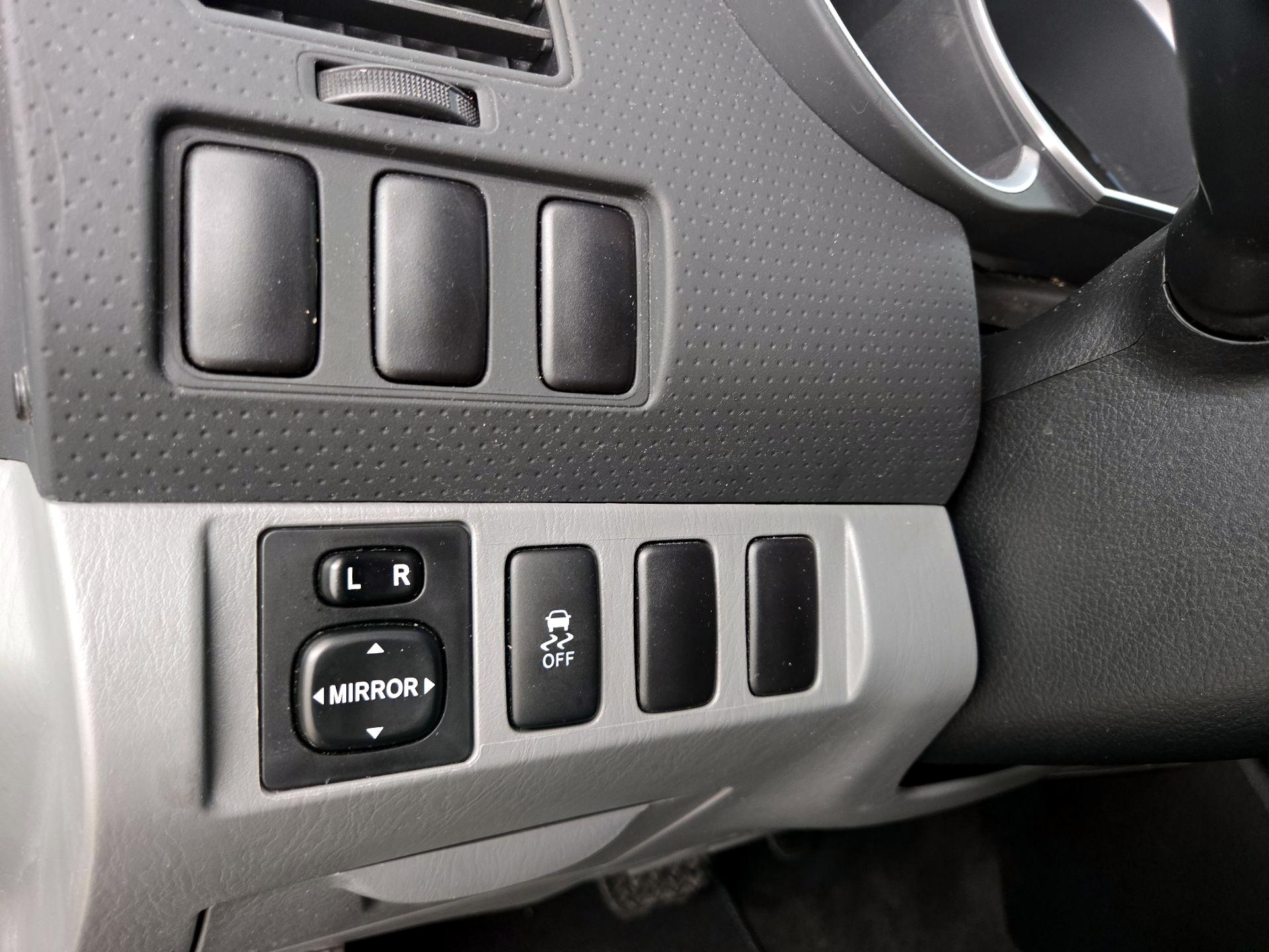 Thumbnail: 2014 Toyota Tacoma - 13