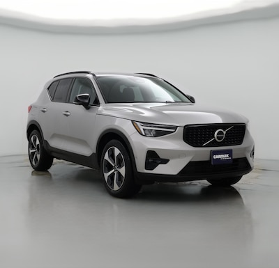 2023 Volvo XC40 B5 Plus Dark Theme