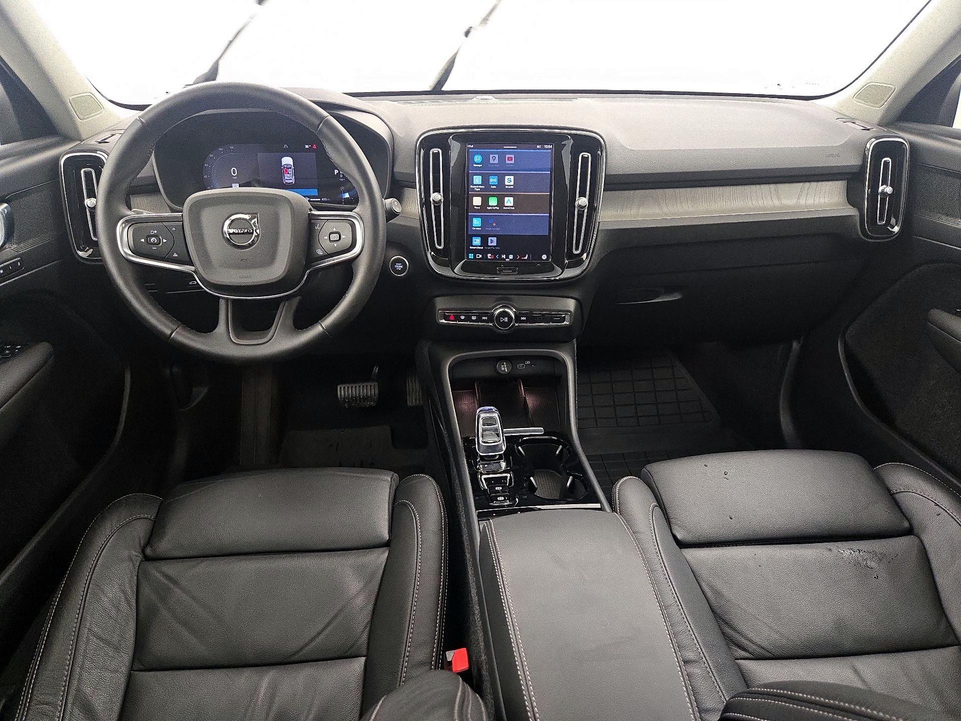 Thumbnail: 2023 Volvo XC40 - 9