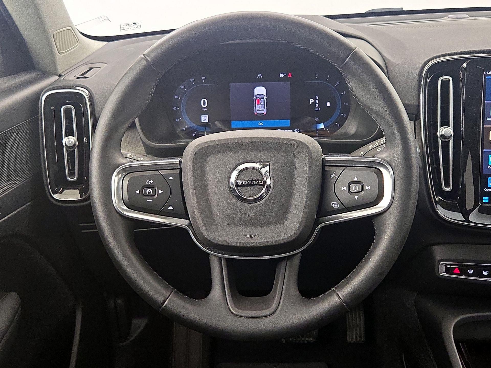 Thumbnail: 2023 Volvo XC40 - 10