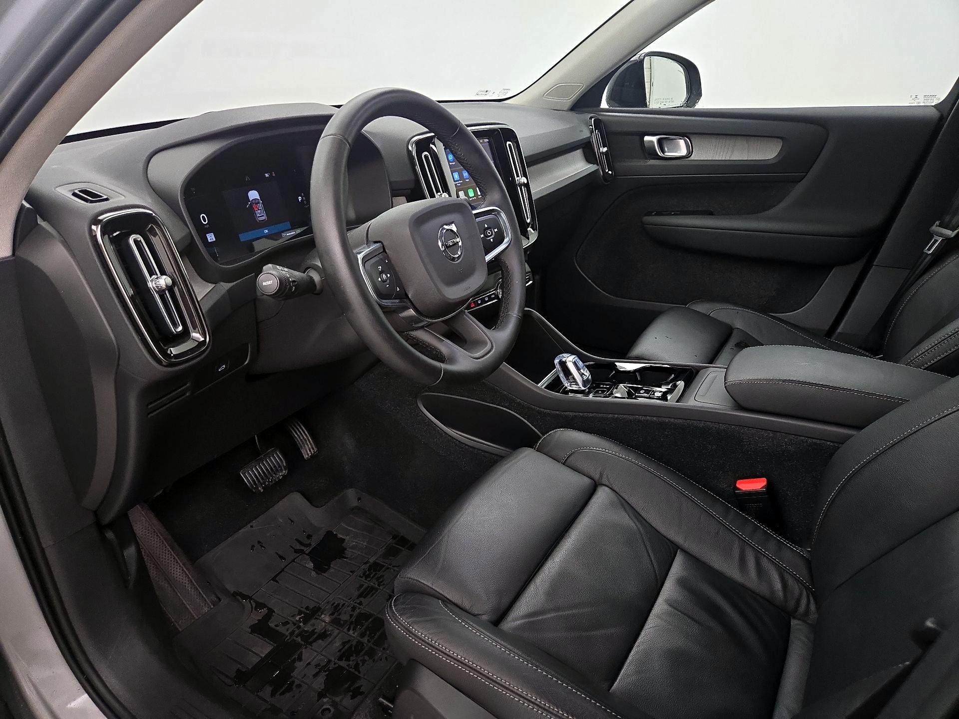 Thumbnail: 2023 Volvo XC40 - 11