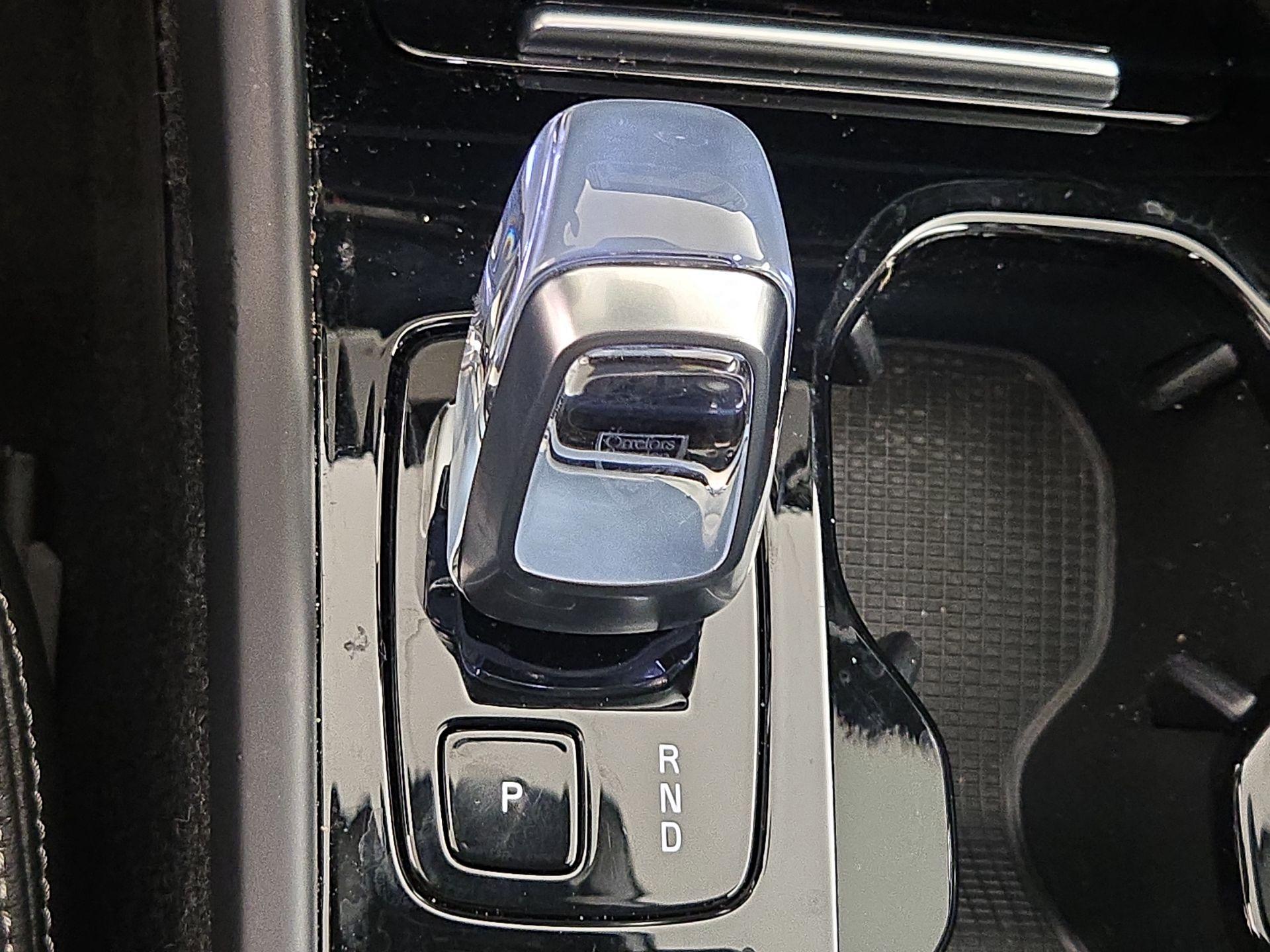 Thumbnail: 2023 Volvo XC40 - 17