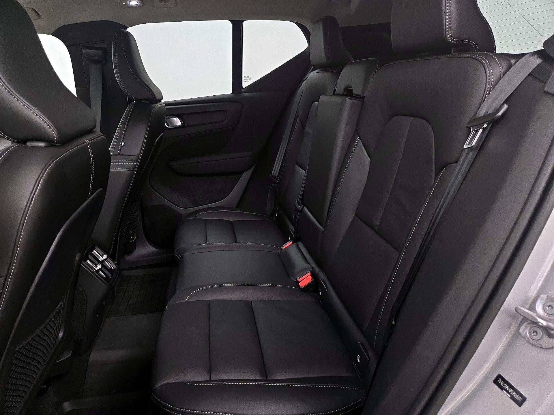 Thumbnail: 2023 Volvo XC40 - 20