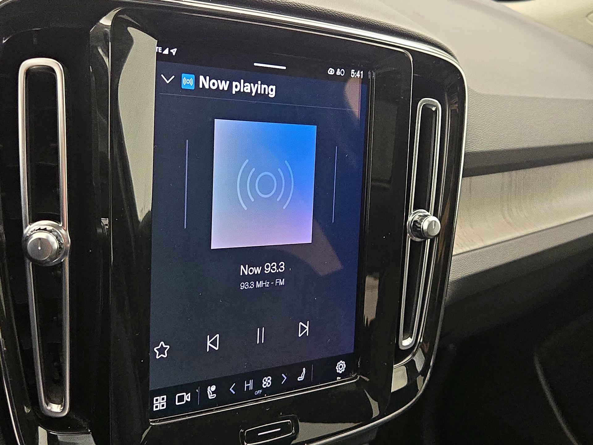 Thumbnail: 2023 Volvo XC40 - 15