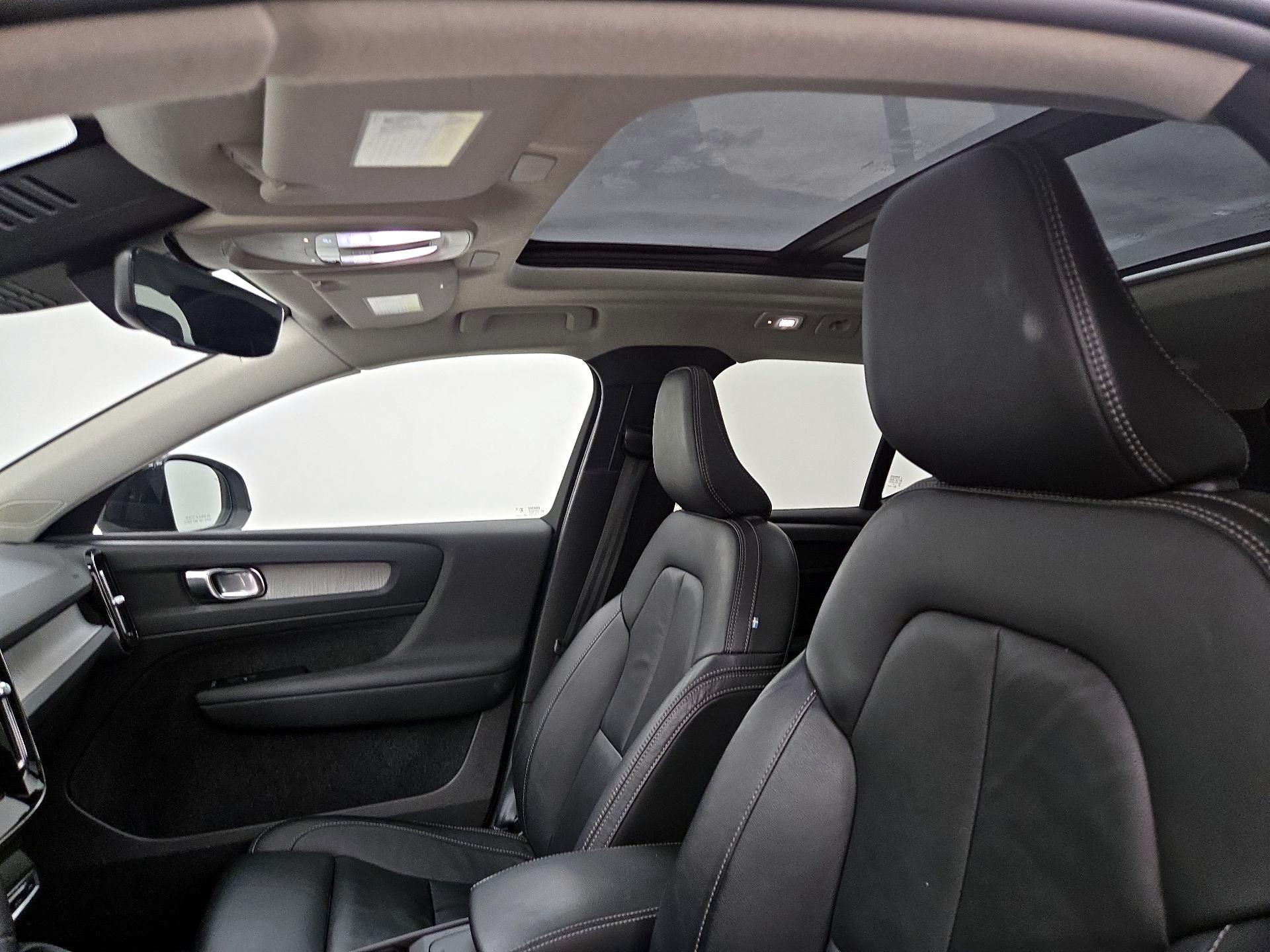 Thumbnail: 2023 Volvo XC40 - 19