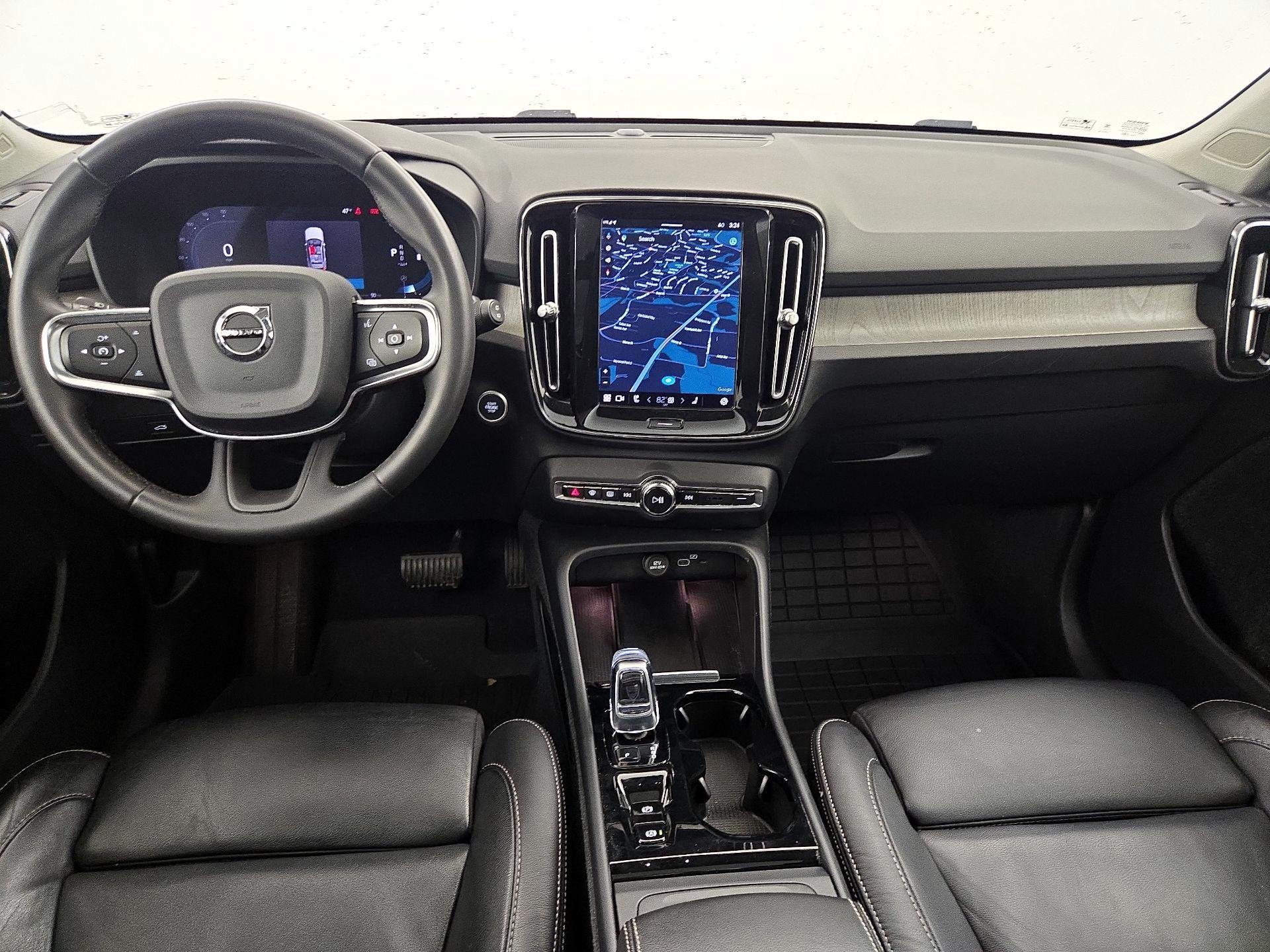 Thumbnail: 2023 Volvo XC40 - 9