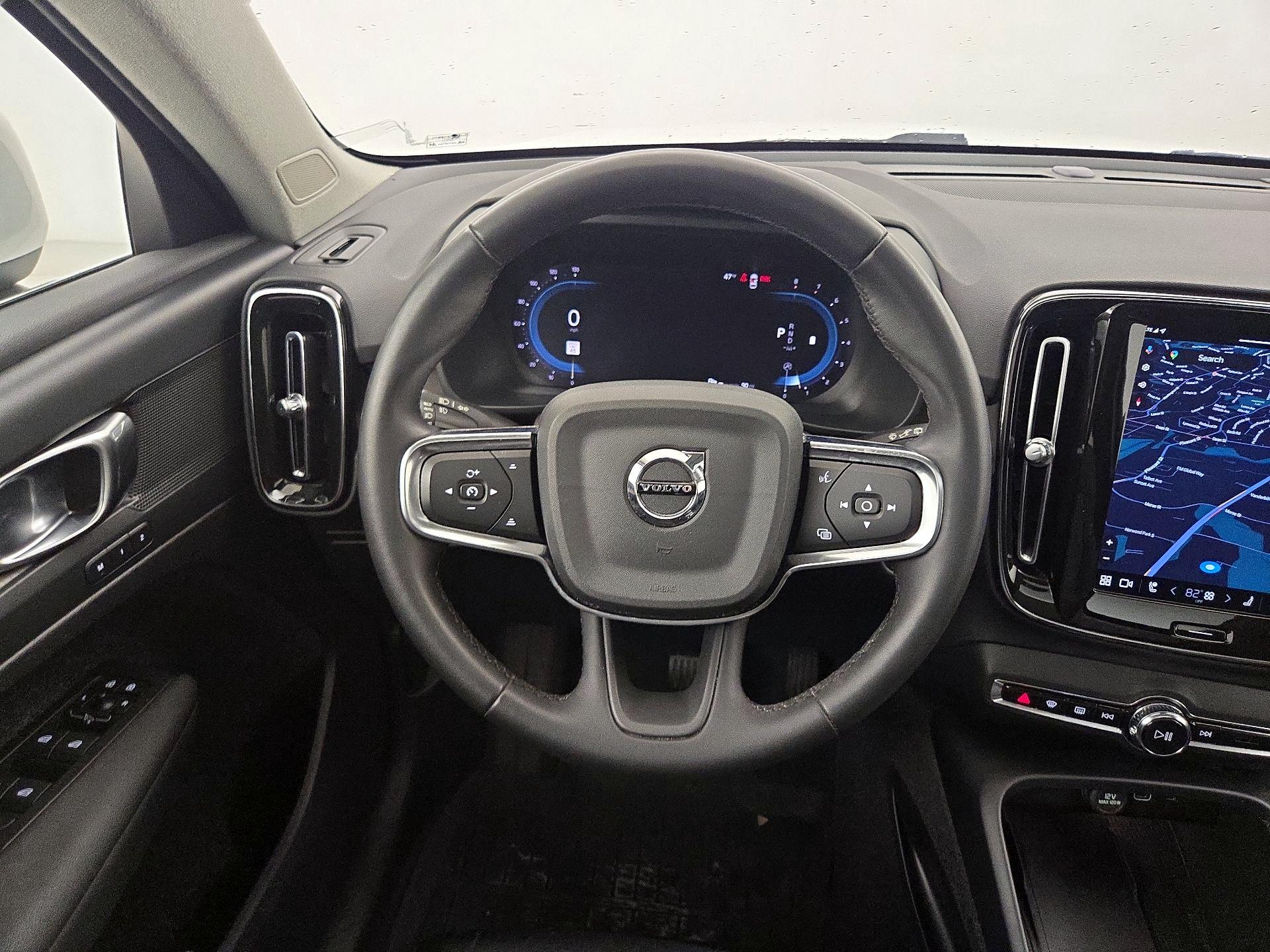 Thumbnail: 2023 Volvo XC40 - 10